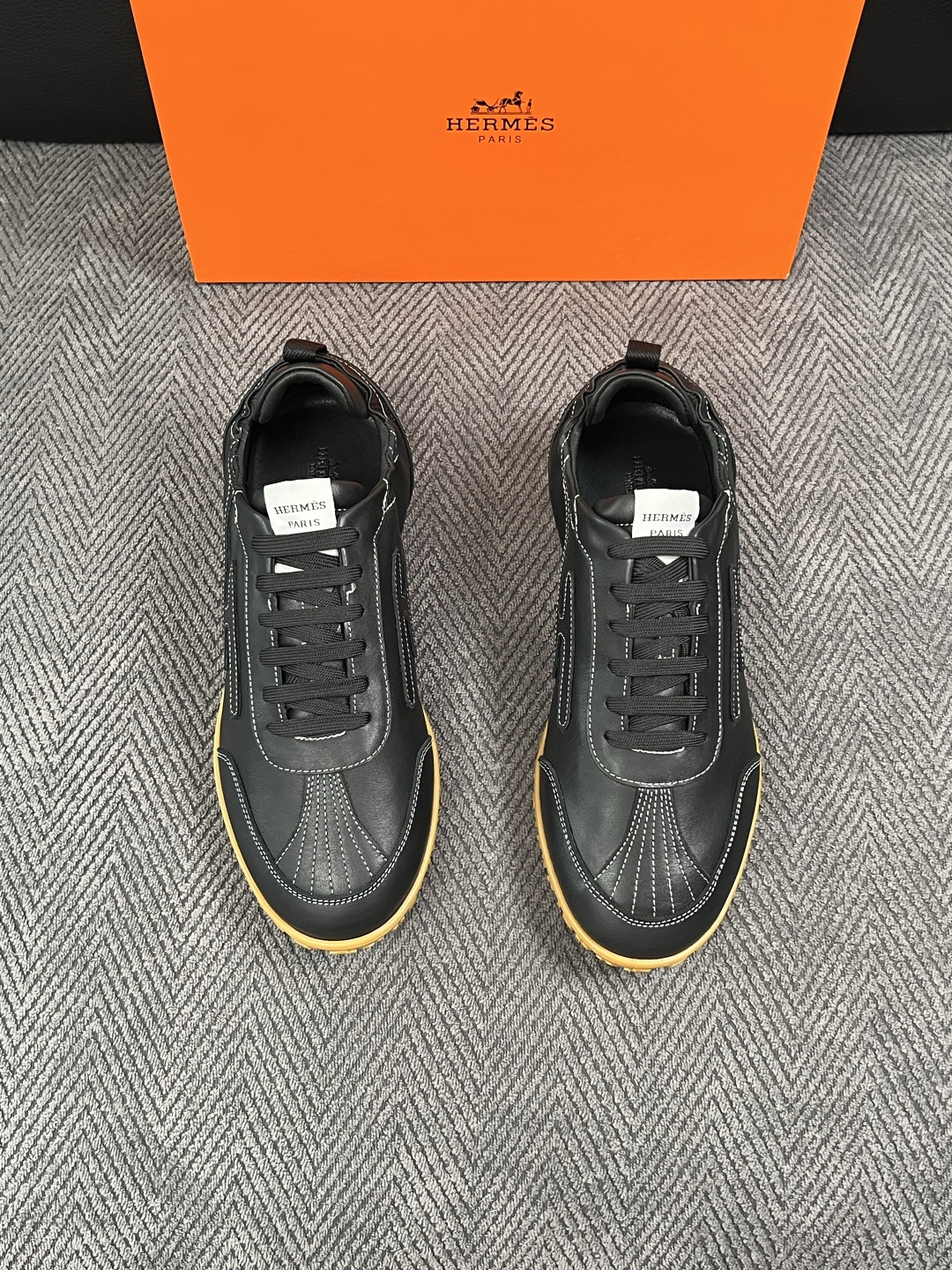 Hermes  高品质  顶级工艺品  爱马仕 专柜同步发售原厂配置，意大利进口原版牛皮面料，高品质拼接工艺，全进口水染