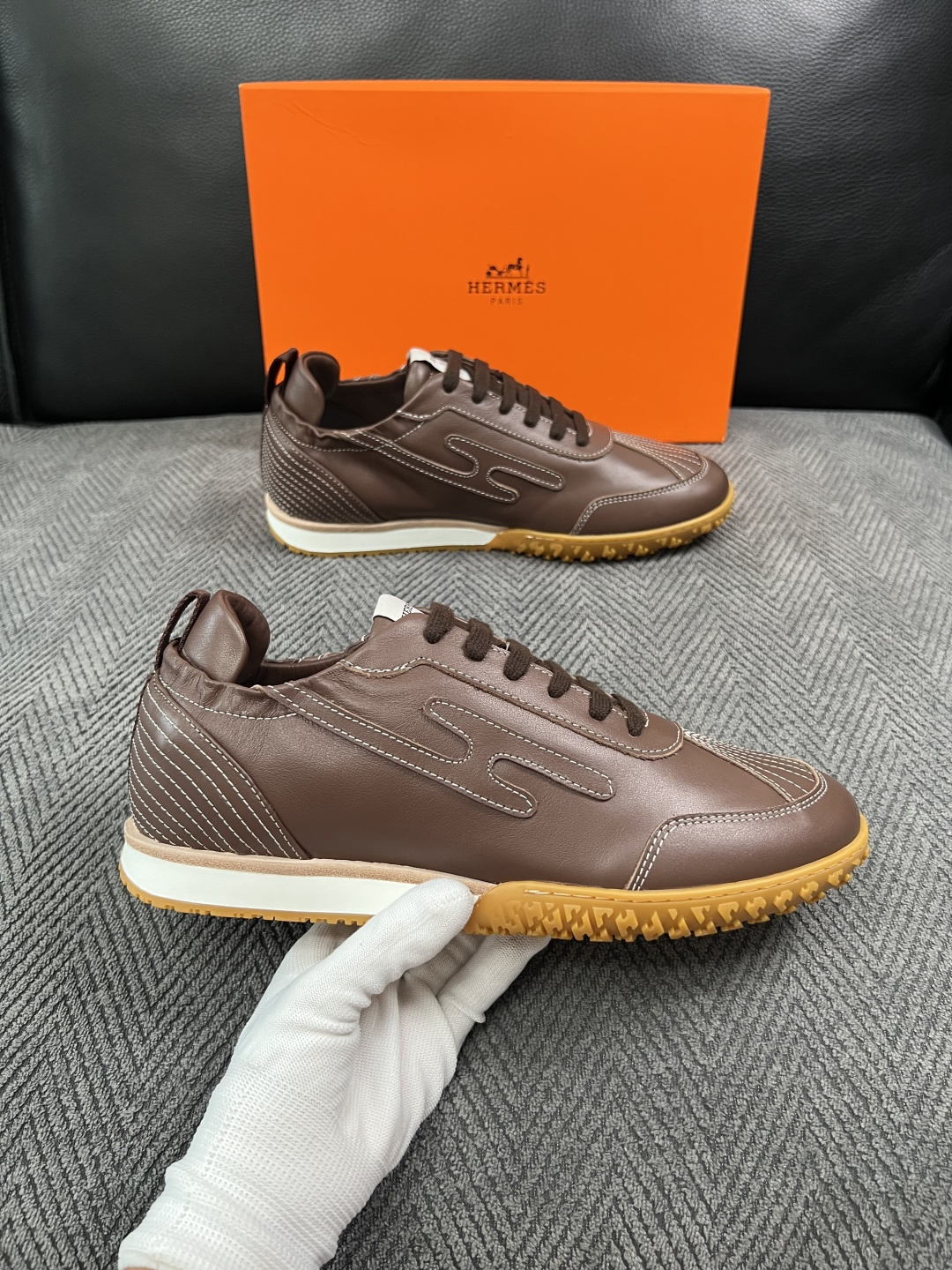 Hermes  高品质  顶级工艺品  爱马仕 专柜同步发售原厂配置，意大利进口原版牛皮面料，高品质拼接工艺，全进口水染