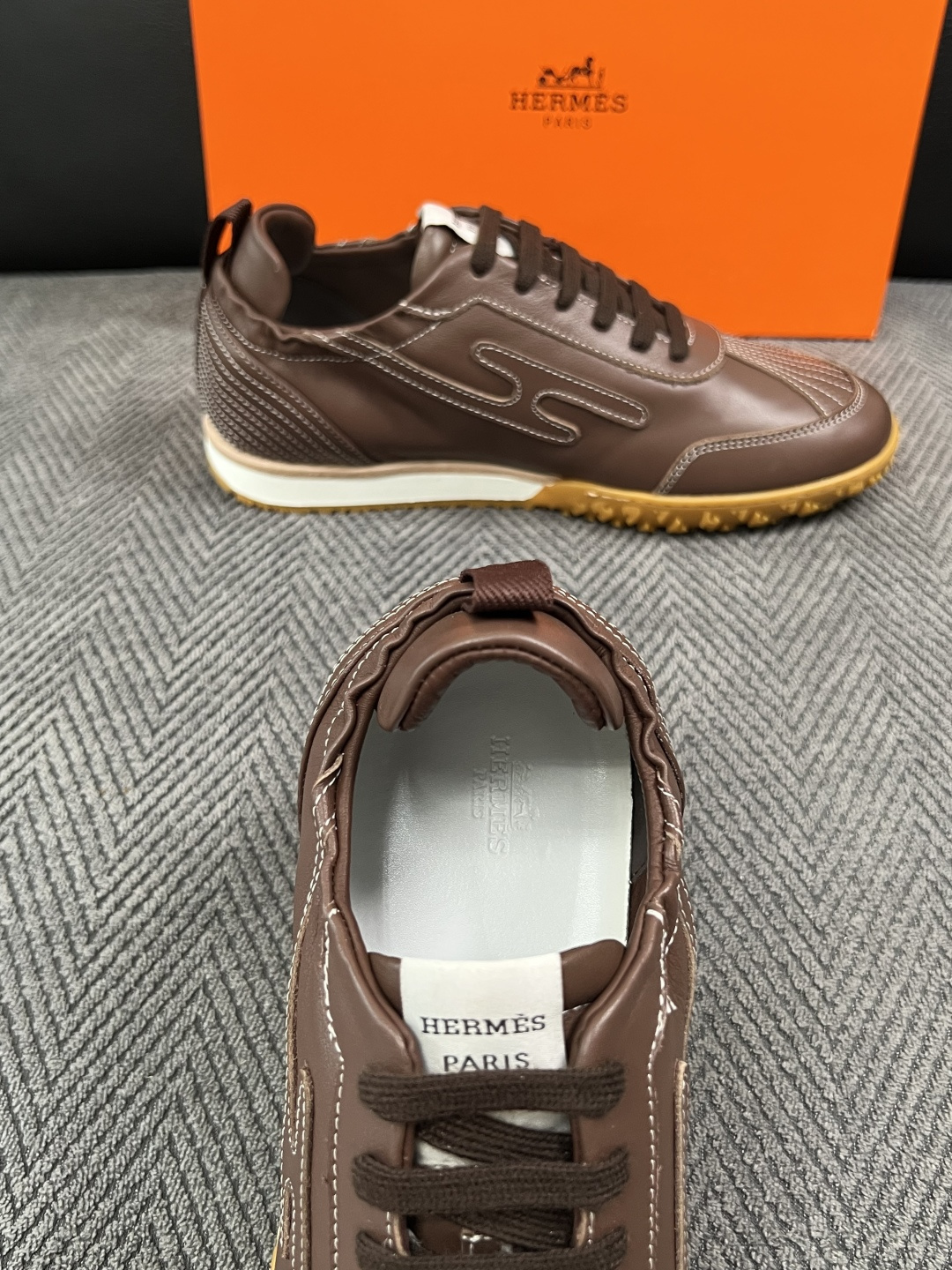 Hermes  高品质  顶级工艺品  爱马仕 专柜同步发售原厂配置，意大利进口原版牛皮面料，高品质拼接工艺，全进口水染