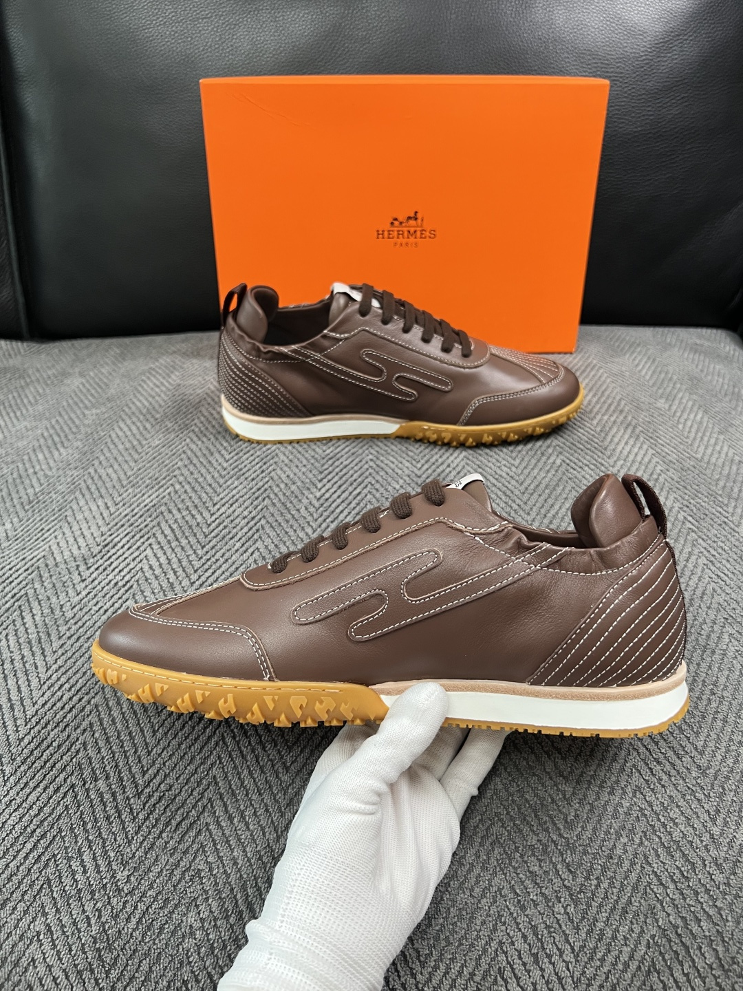 Hermes  高品质  顶级工艺品  爱马仕 专柜同步发售原厂配置，意大利进口原版牛皮面料，高品质拼接工艺，全进口水染