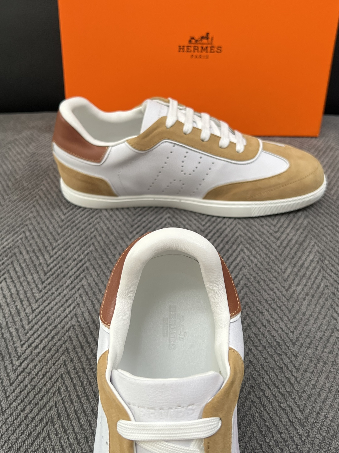 Hermes  高品质  顶级工艺品  爱马仕 专柜同步发售原厂配置，意大利进口原版牛皮面料，高品质拼接工艺，全进口水染