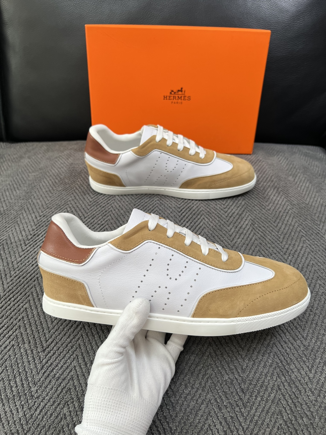 Hermes  高品质  顶级工艺品  爱马仕 专柜同步发售原厂配置，意大利进口原版牛皮面料，高品质拼接工艺，全进口水染