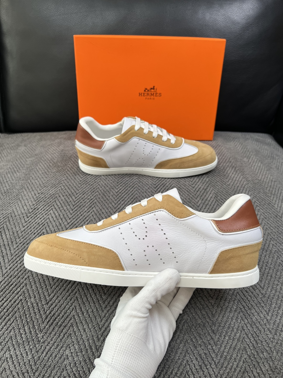 Hermes  高品质  顶级工艺品  爱马仕 专柜同步发售原厂配置，意大利进口原版牛皮面料，高品质拼接工艺，全进口水染