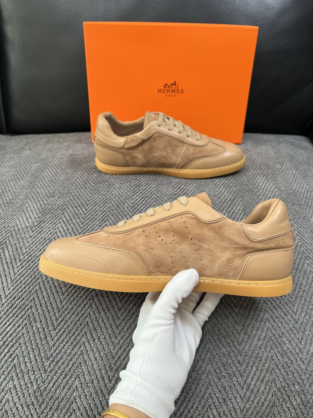 Hermes  高品质  顶级工艺品  爱马仕 专柜同步发售原厂配置，意大利进口原版牛皮面料，高品质拼接工艺，全进口水染