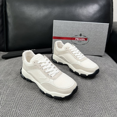 PRADA 高品质 顶级工艺品 普拉达 专柜同步 原厂配置,意大利进口原版牛皮面料,透气舒适进口水染牛里垫,鞋底:原 PRADA 高品质 顶级工艺品 普拉达 专柜同步 原厂配置,意大利进口原版牛皮面料,透气舒适进口水染牛里垫,鞋底:原