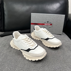 PRADA 高品质 顶级工艺品 普拉达 专柜同步 原厂配置,意大利进口原版牛皮面料,透气舒适进口水染牛里垫,鞋底:原 PRADA 高品质 顶级工艺品 普拉达 专柜同步 原厂配置,意大利进口原版牛皮面料,透气舒适进口水染牛里垫,鞋底:原