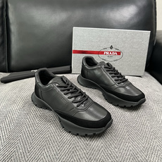 PRADA 高品质 顶级工艺品 普拉达 专柜同步 原厂配置,意大利进口原版牛皮面料,透气舒适进口水染牛里垫,鞋底:原 PRADA 高品质 顶级工艺品 普拉达 专柜同步 原厂配置,意大利进口原版牛皮面料,透气舒适进口水染牛里垫,鞋底:原