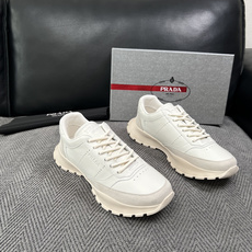 PRADA 高品质 顶级工艺品 普拉达 专柜同步 原厂配置,意大利进口原版牛皮面料,透气舒适进口水染牛里垫,鞋底:原 PRADA 高品质 顶级工艺品 普拉达 专柜同步 原厂配置,意大利进口原版牛皮面料,透气舒适进口水染牛里垫,鞋底:原