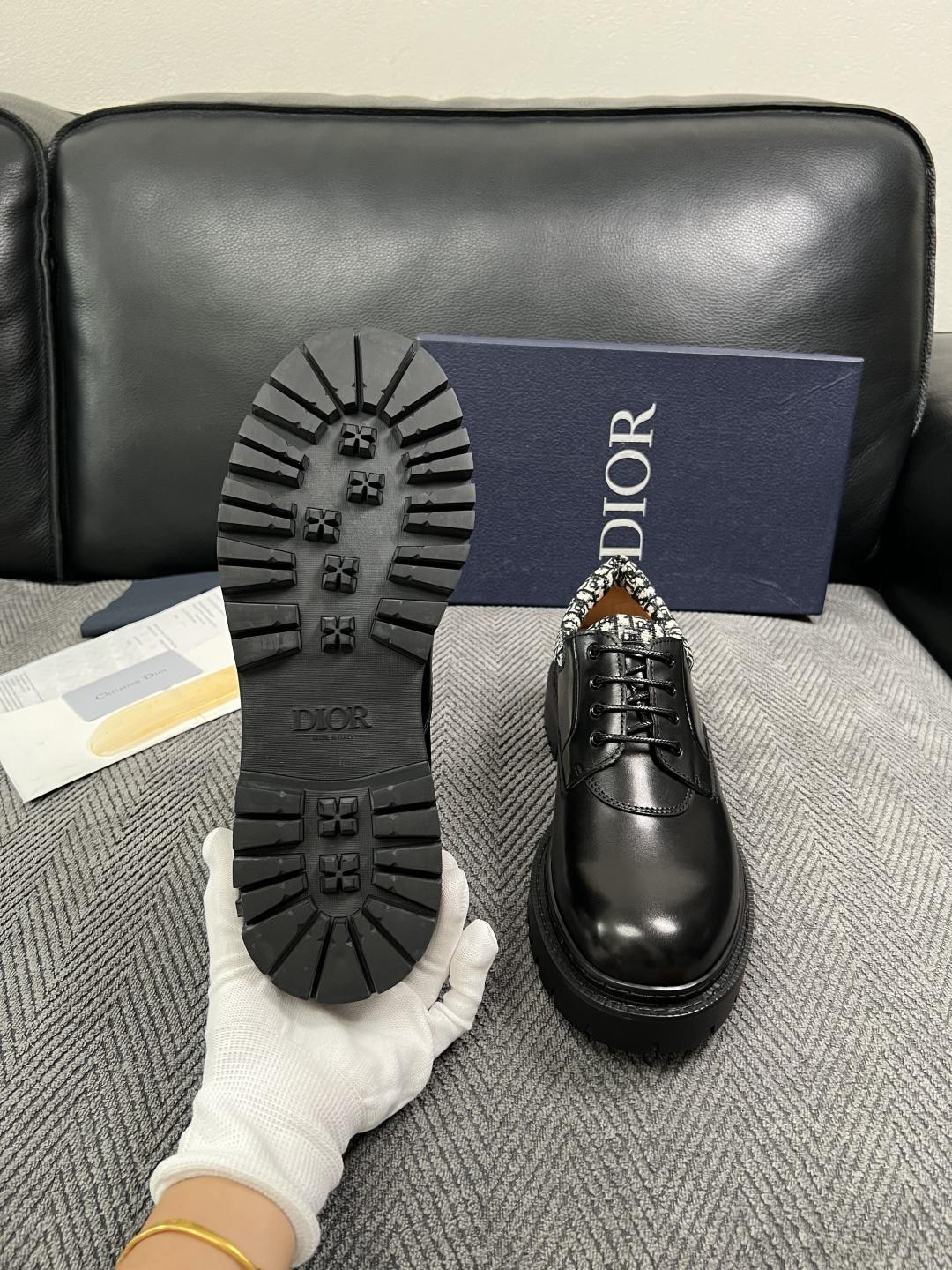 Dior  高品质 顶级工艺品 迪奥  专柜同步 原厂配置，意大利进口原版牛皮面料，透气舒适进口水染牛里垫，鞋底：原厂特