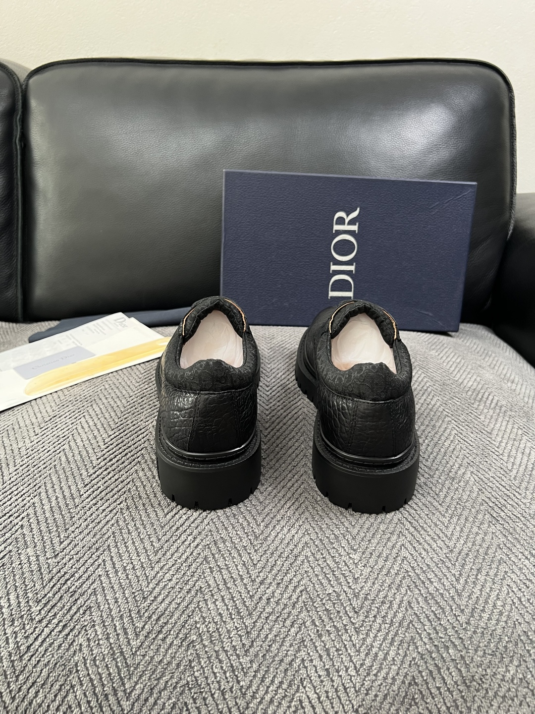 Dior  高品质 顶级工艺品 迪奥  专柜同步 原厂配置，意大利进口原版牛皮面料，透气舒适进口水染牛里垫，鞋底：原厂特