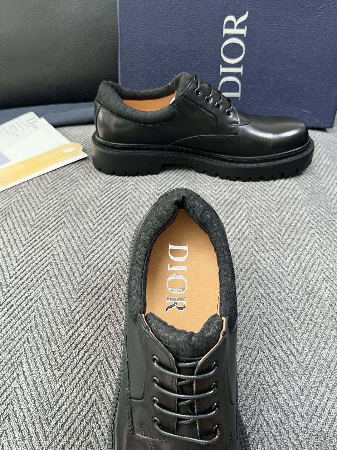 Dior  高品质 顶级工艺品 迪奥  专柜同步 原厂配置，意大利进口原版牛皮面料，透气舒适进口水染牛里垫，鞋底：原厂特