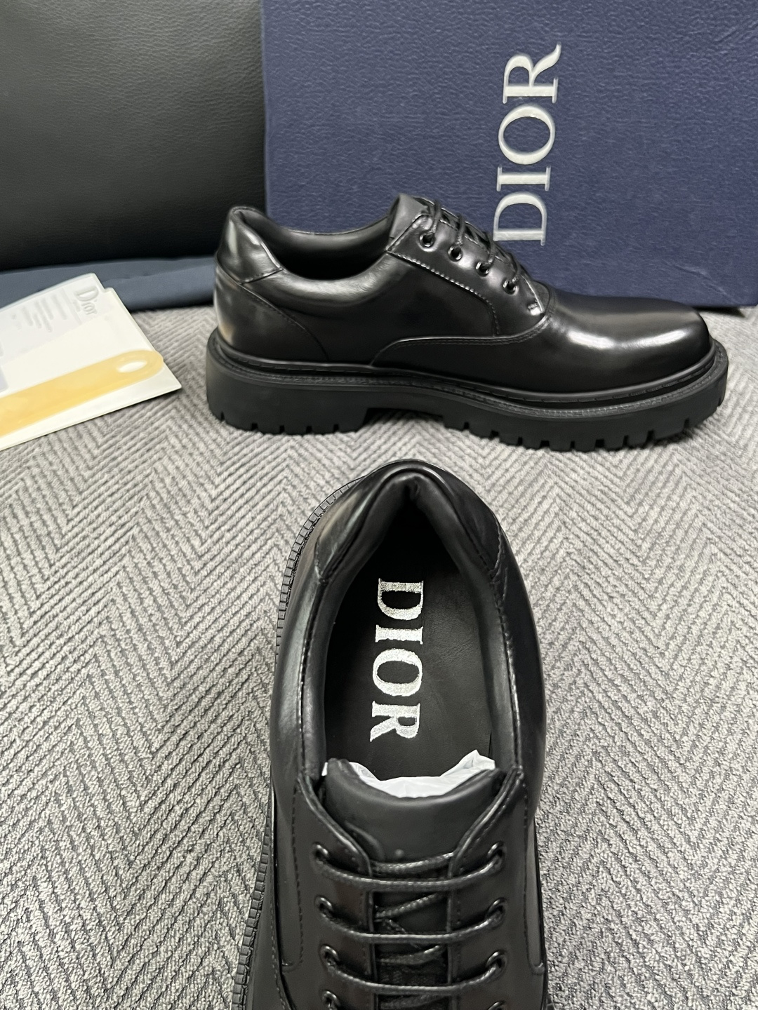 Dior  高品质 顶级工艺品 迪奥  专柜同步 原厂配置，意大利进口原版牛皮面料，透气舒适进口水染牛里垫，鞋底：原厂特