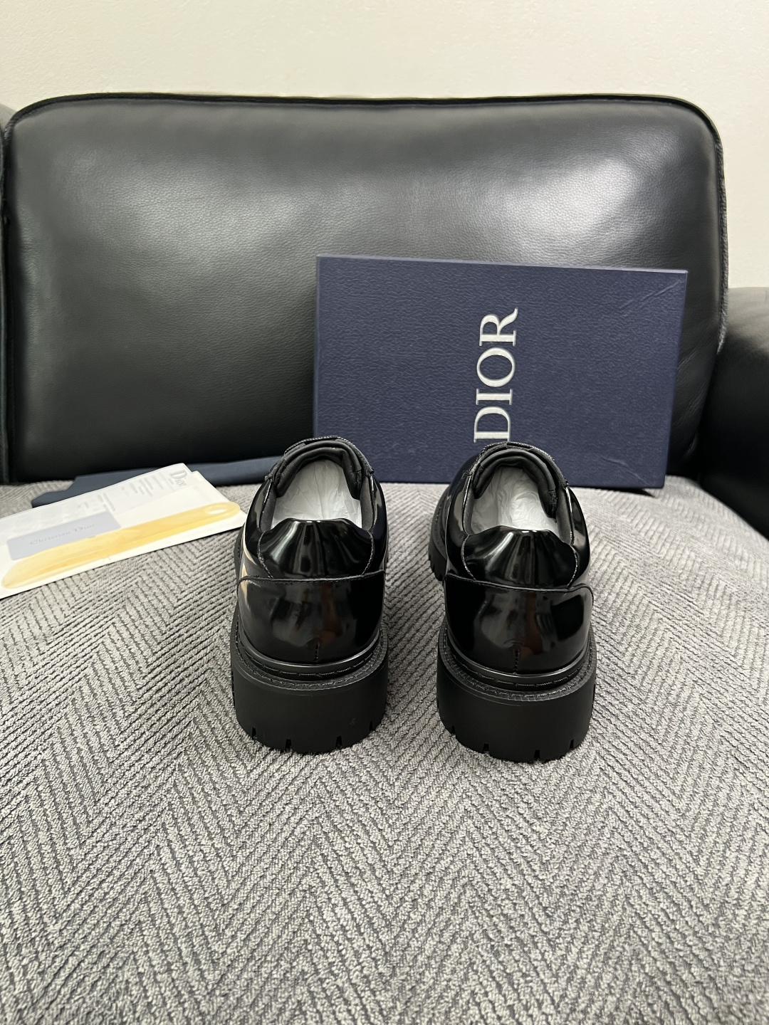 Dior  高品质 顶级工艺品 迪奥  专柜同步 原厂配置，意大利进口原版牛皮面料，透气舒适进口水染牛里垫，鞋底：原厂特