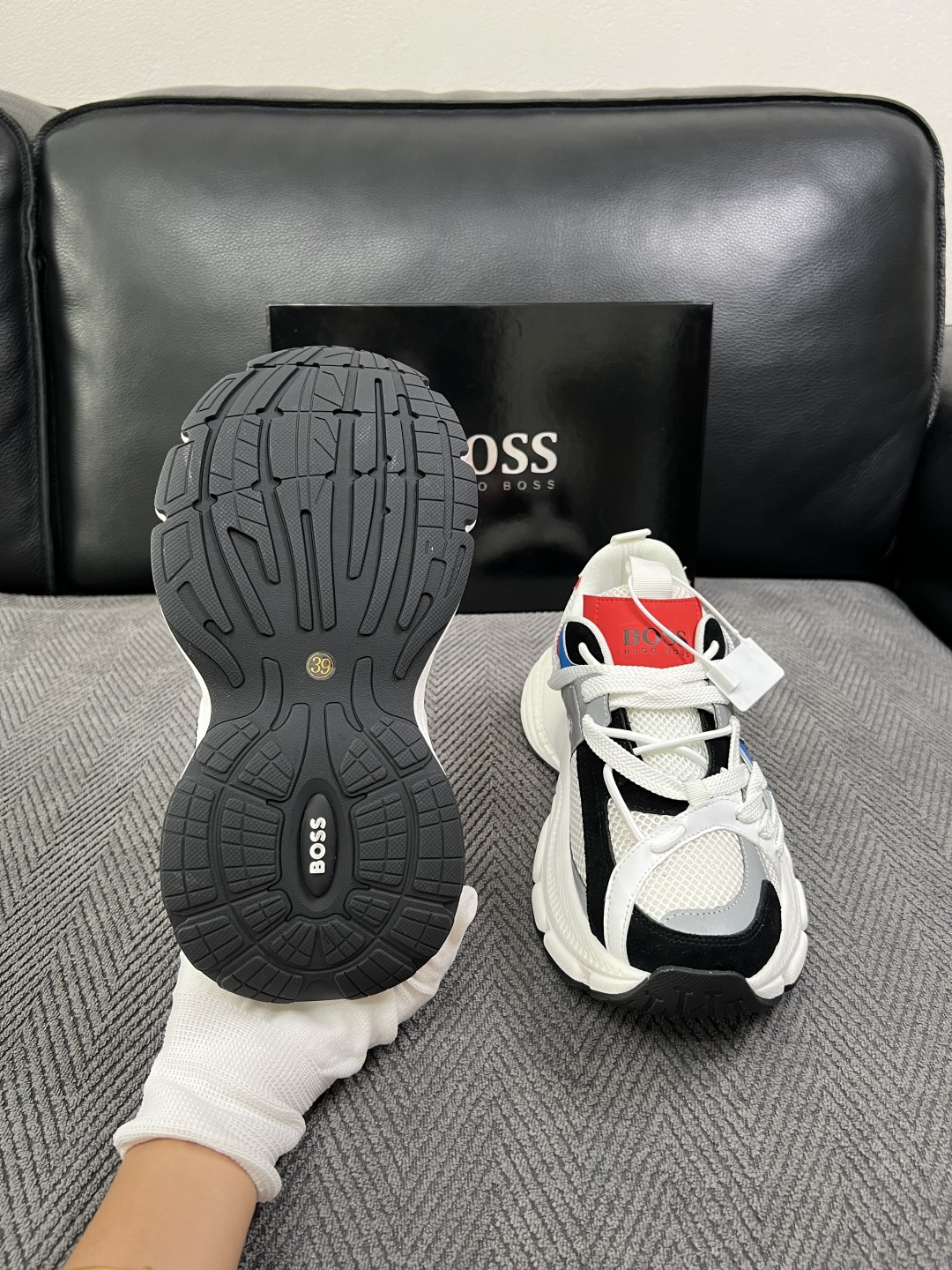BOSS  高品质 顶级工艺品  博斯  专柜同步原厂配置，意大利进口牛皮面料牛内里垫，高品质拼接复杂工艺，透气舒适 鞋