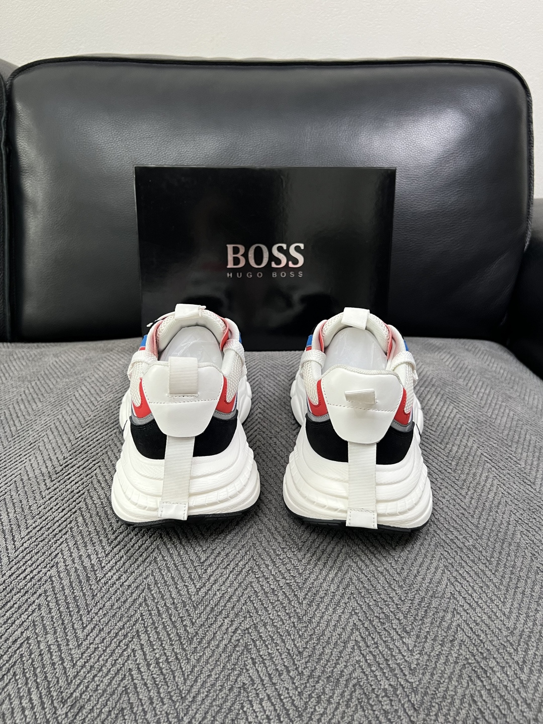BOSS  高品质 顶级工艺品  博斯  专柜同步原厂配置，意大利进口牛皮面料牛内里垫，高品质拼接复杂工艺，透气舒适 鞋