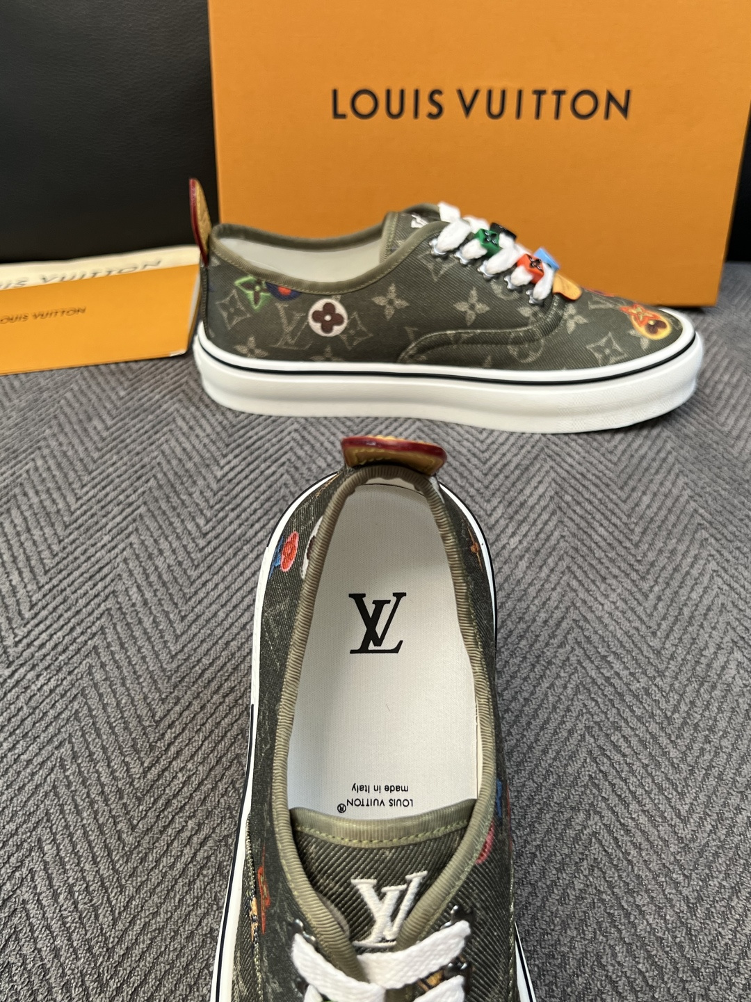 Lv  顶级代购  路易威登 专柜同步，意大利进口面料，进口水染牛皮内里，鞋底：原厂特供原版底，原厂跟单货，码数 39-