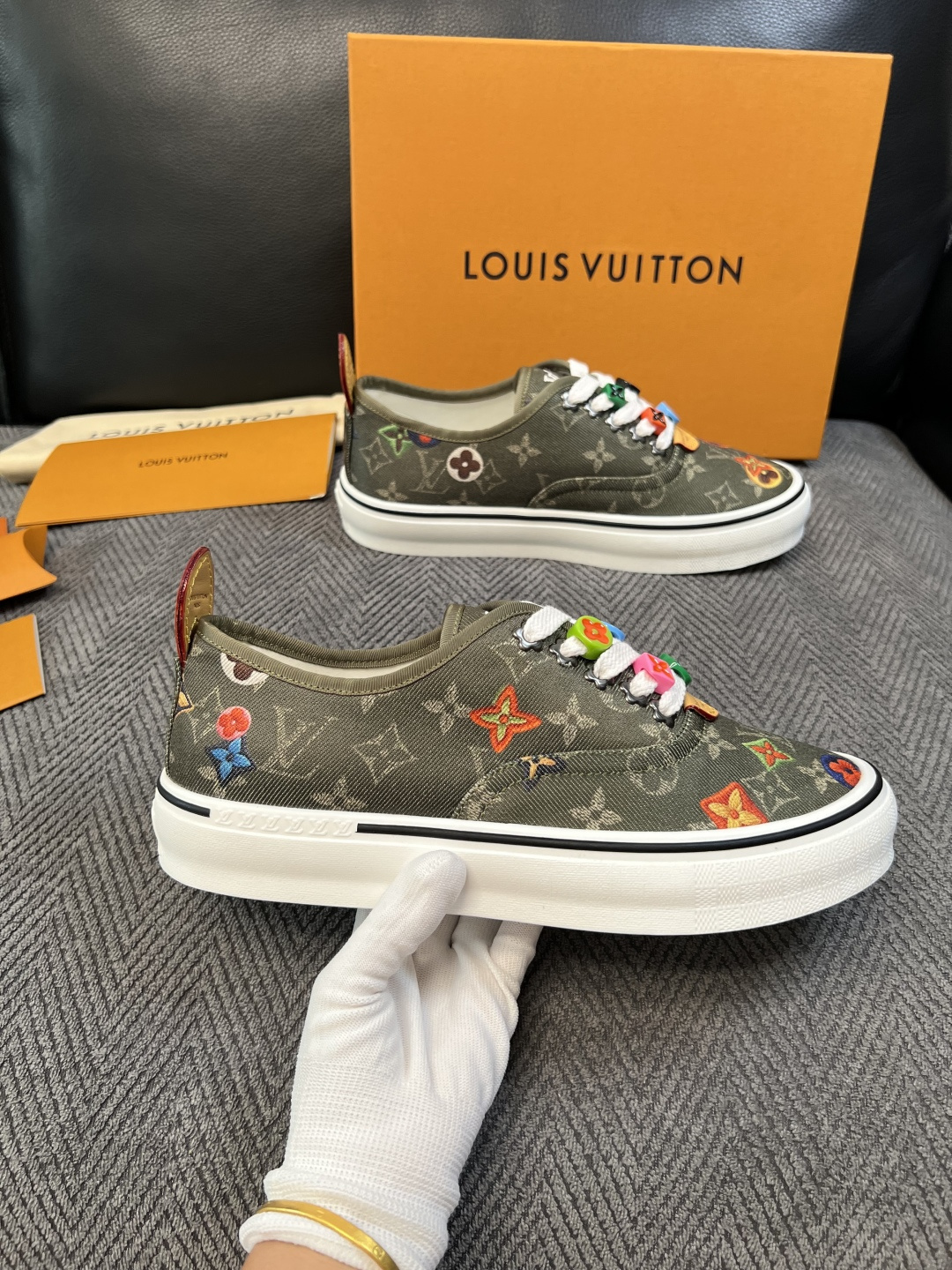 Lv  顶级代购  路易威登 专柜同步，意大利进口面料，进口水染牛皮内里，鞋底：原厂特供原版底，原厂跟单货，码数 39-