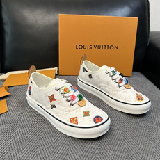 Lv 顶级代购 路易威登 专柜同步,意大利进口面料,进口水染牛皮内里,鞋底:原厂特供原版底,原厂跟单货,码数 39- Lv 顶级代购 路易威登 专柜同步,意大利进口面料,进口水染牛皮内里,鞋底:原厂特供原版底,原厂跟单货,码数 39-