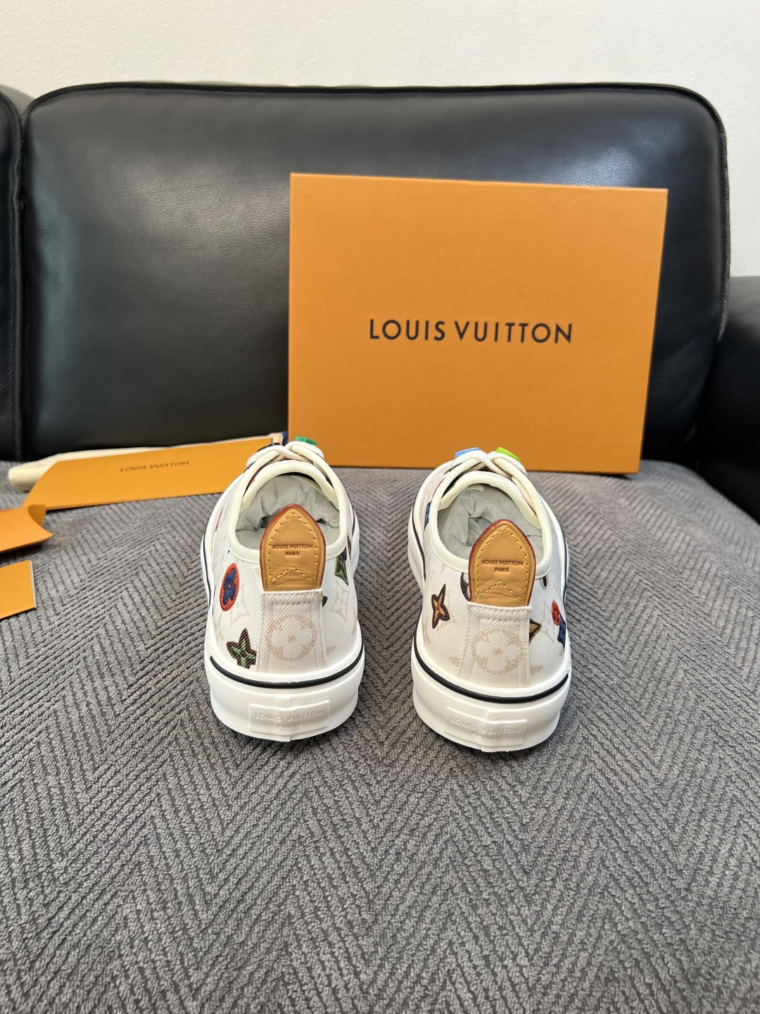 Lv  顶级代购  路易威登 专柜同步，意大利进口面料，进口水染牛皮内里，鞋底：原厂特供原版底，原厂跟单货，码数 39-