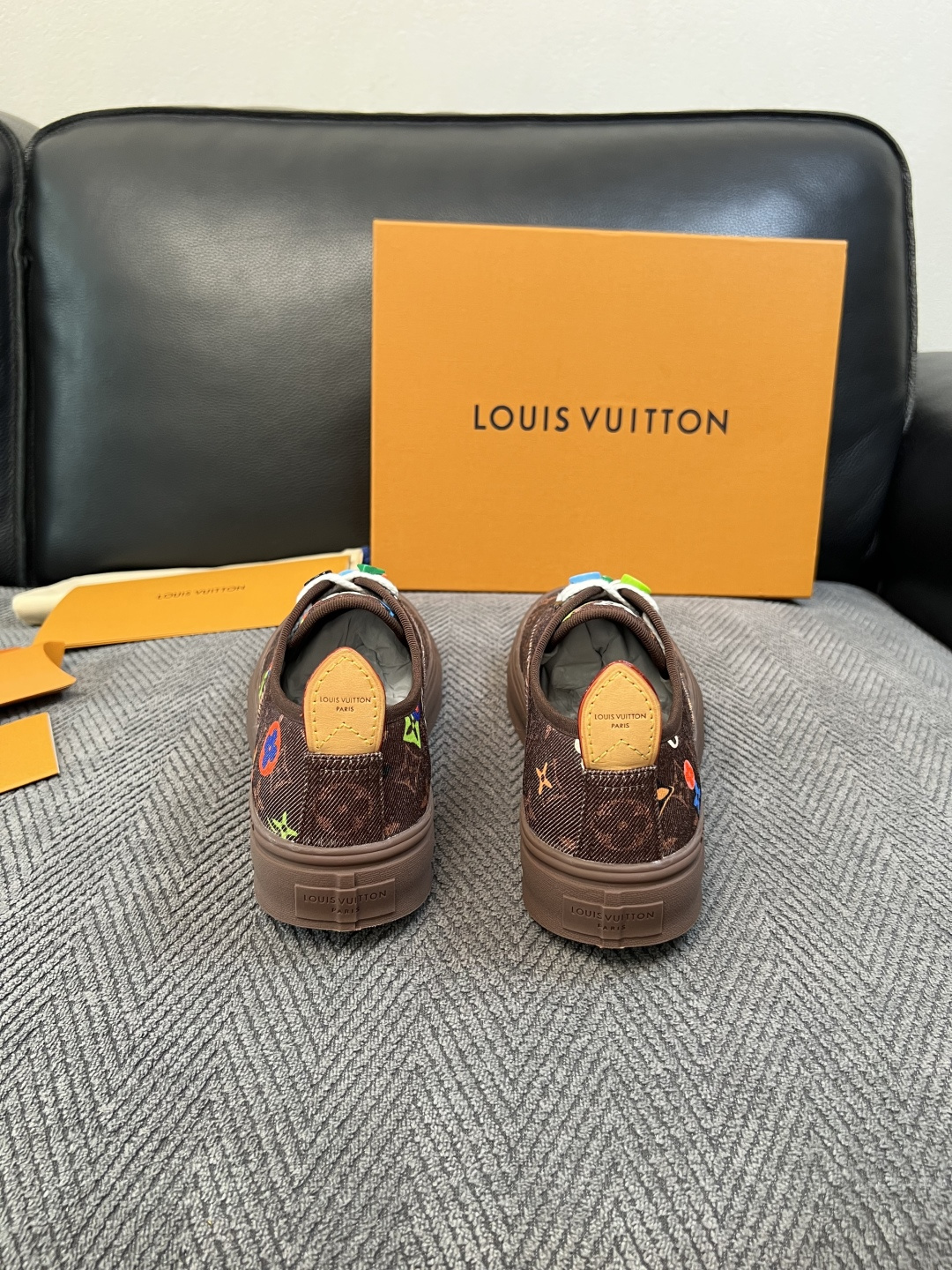 Lv  顶级代购  路易威登 专柜同步，意大利进口面料，进口水染牛皮内里，鞋底：原厂特供原版底，原厂跟单货，码数 39-