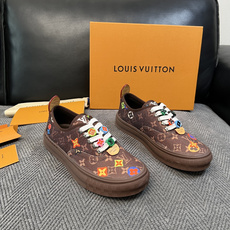 Lv 顶级代购 路易威登 专柜同步,意大利进口面料,进口水染牛皮内里,鞋底:原厂特供原版底,原厂跟单货,码数 39- Lv 顶级代购 路易威登 专柜同步,意大利进口面料,进口水染牛皮内里,鞋底:原厂特供原版底,原厂跟单货,码数 39-