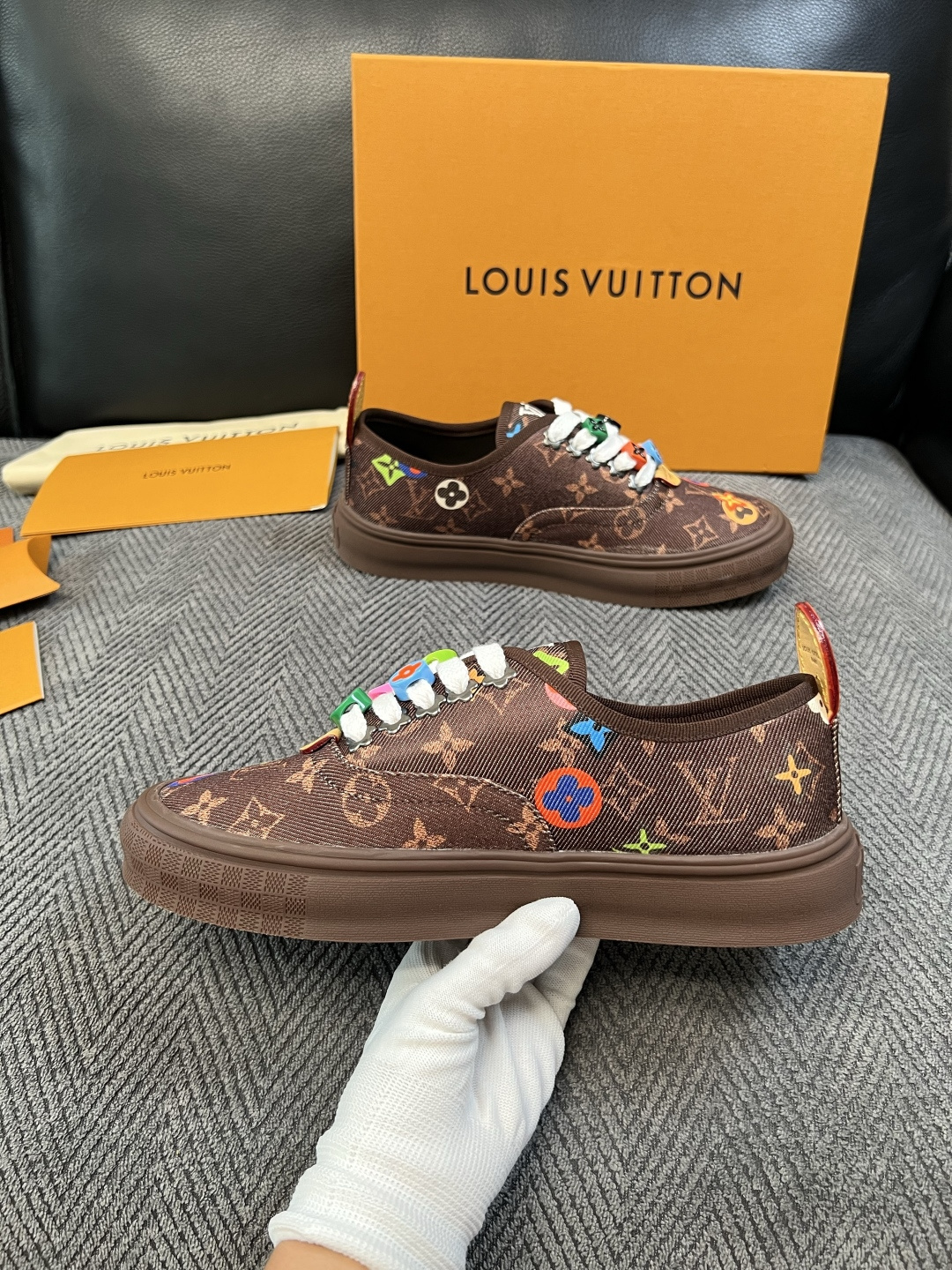 Lv  顶级代购  路易威登 专柜同步，意大利进口面料，进口水染牛皮内里，鞋底：原厂特供原版底，原厂跟单货，码数 39-