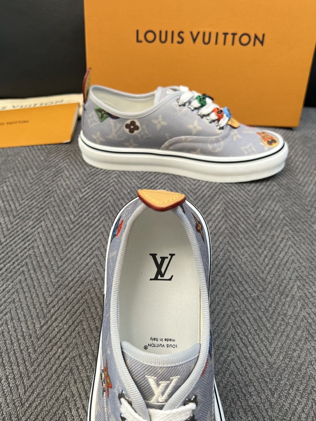 Lv  顶级代购  路易威登 专柜同步，意大利进口面料，进口水染牛皮内里，鞋底：原厂特供原版底，原厂跟单货，码数 39-