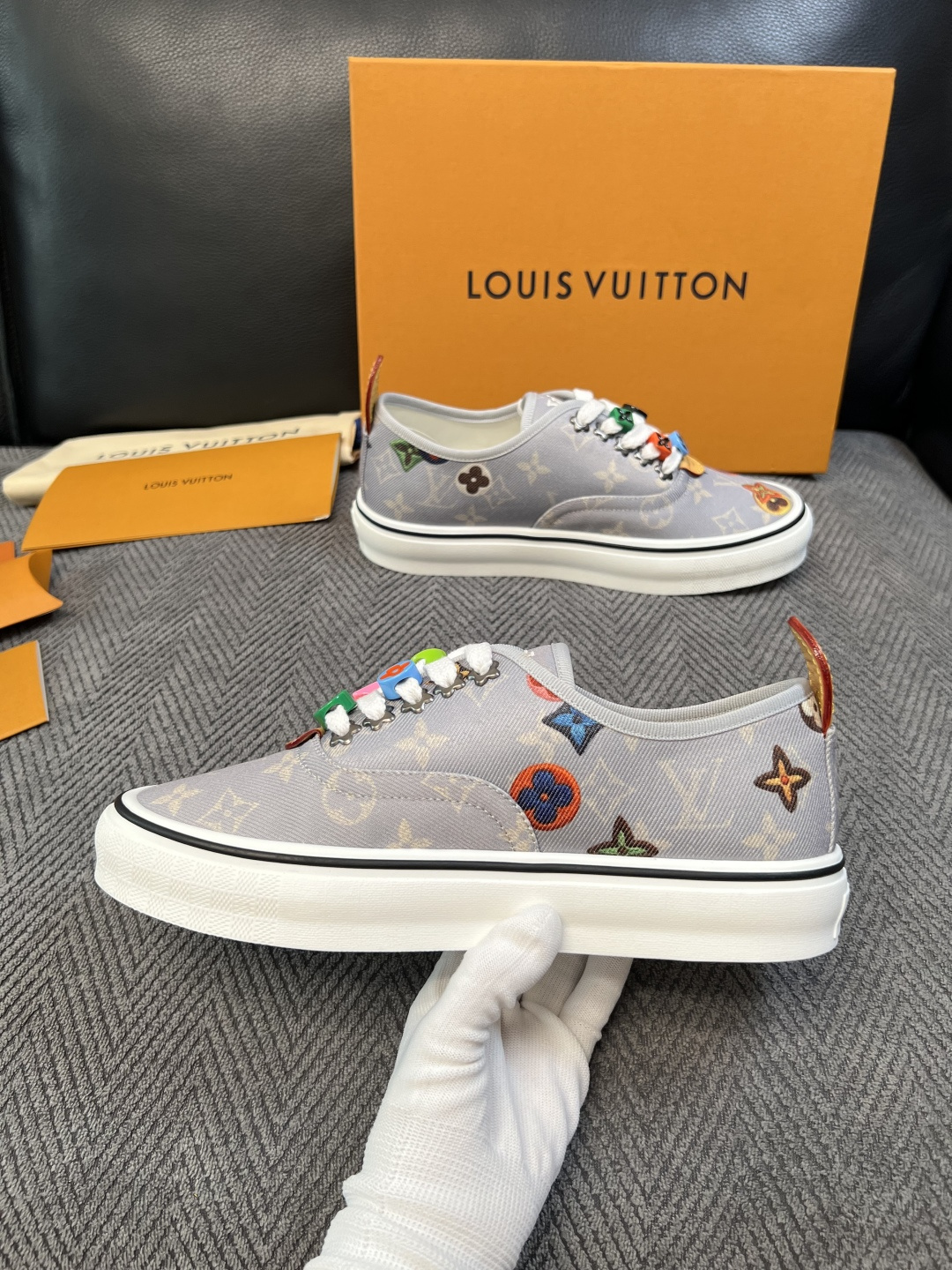 Lv  顶级代购  路易威登 专柜同步，意大利进口面料，进口水染牛皮内里，鞋底：原厂特供原版底，原厂跟单货，码数 39-