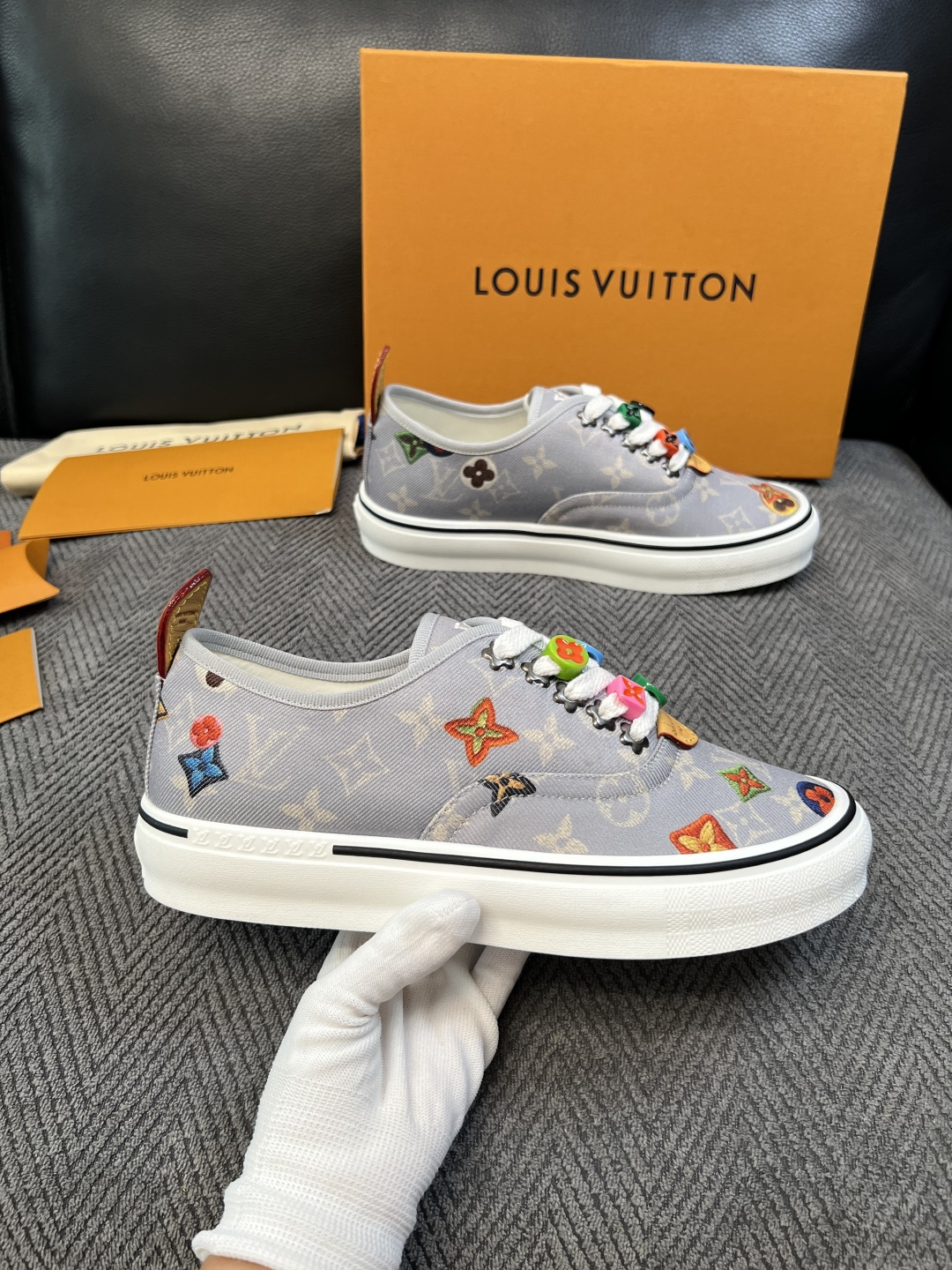 Lv  顶级代购  路易威登 专柜同步，意大利进口面料，进口水染牛皮内里，鞋底：原厂特供原版底，原厂跟单货，码数 39-