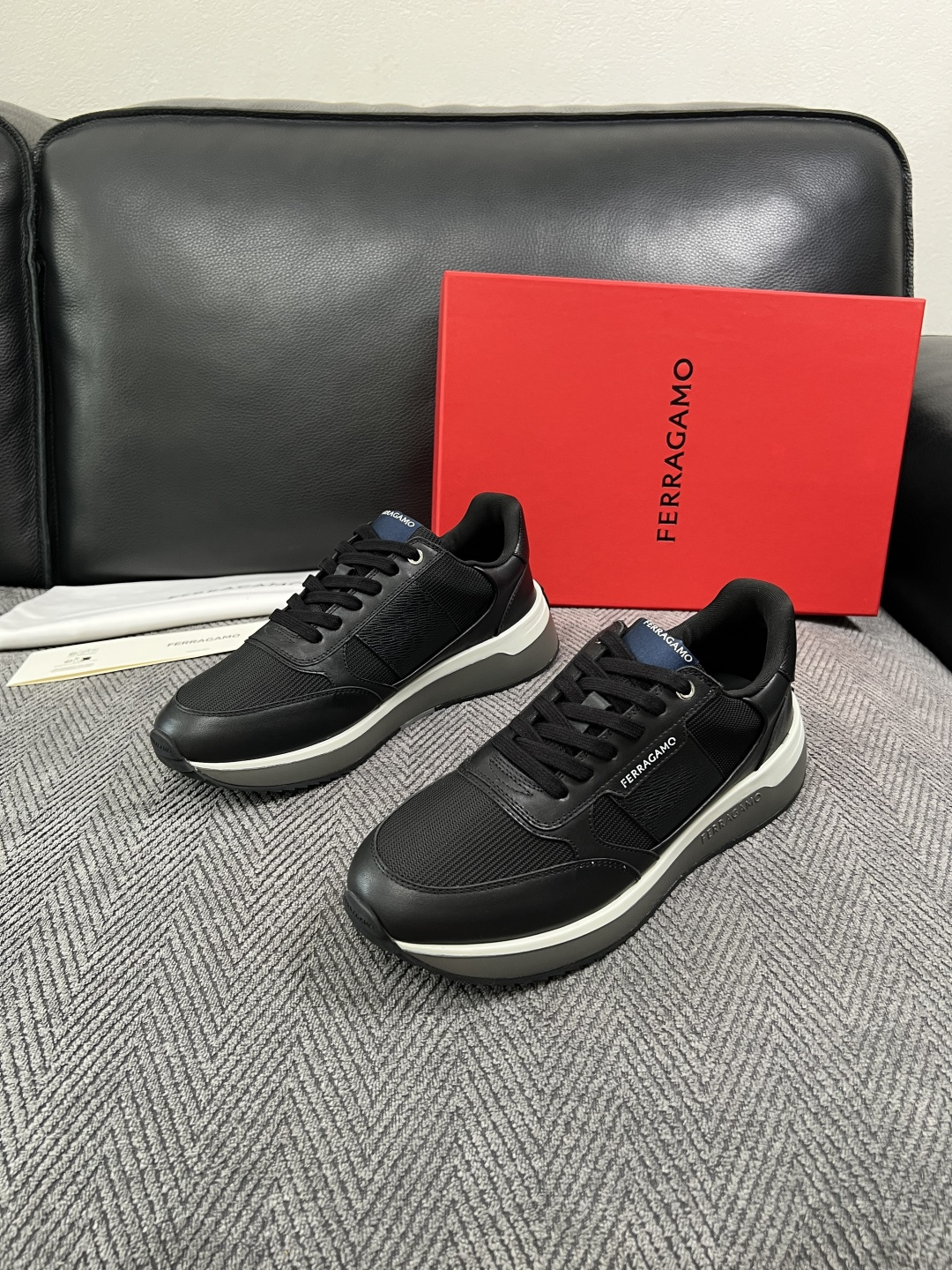 Ferragamo  高品质  顶级工艺品  菲拉格慕   专柜同步发售原厂配置，意大利进口原版牛皮，进口水染牛里 ，鞋
