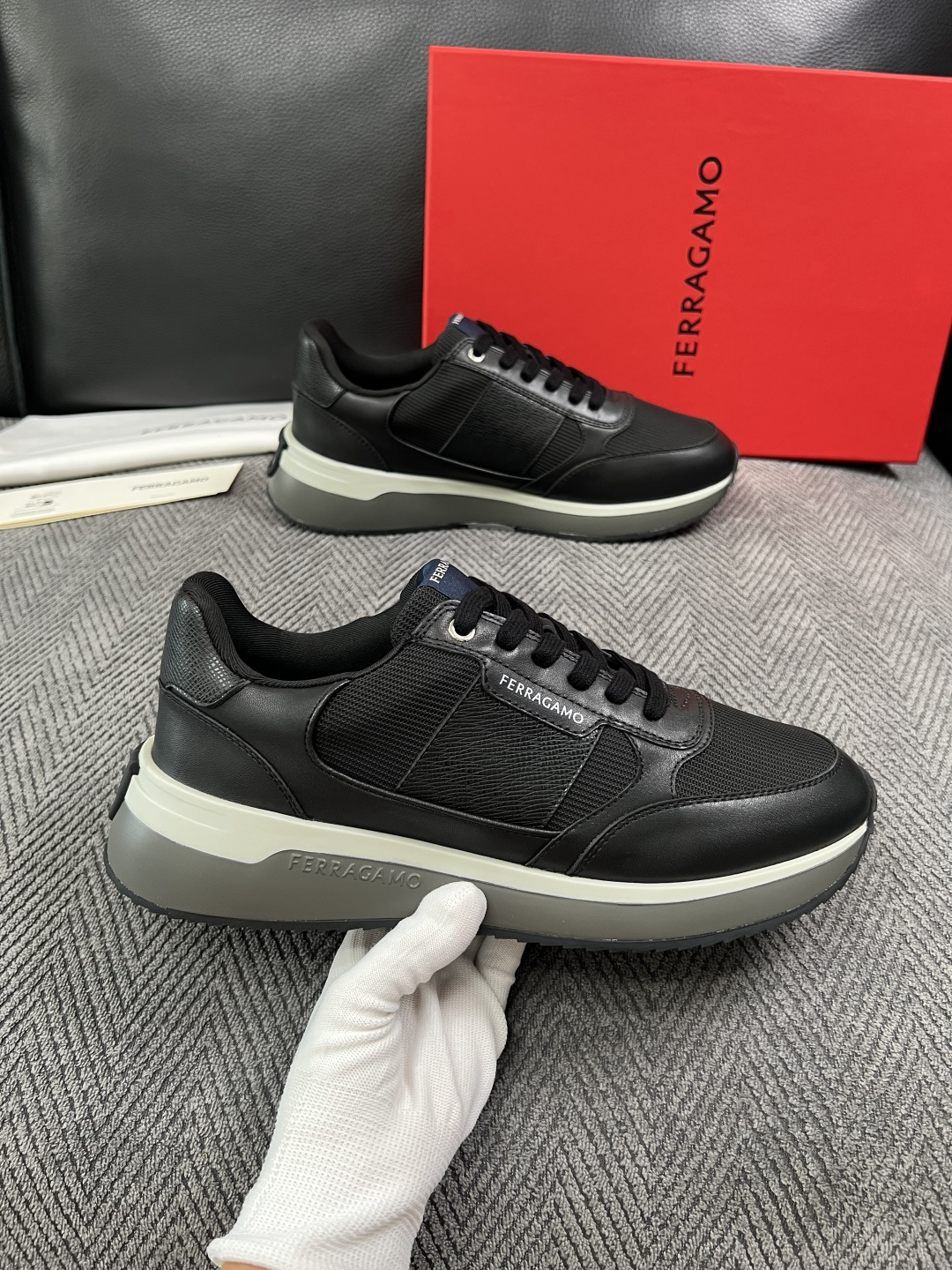 Ferragamo  高品质  顶级工艺品  菲拉格慕   专柜同步发售原厂配置，意大利进口原版牛皮，进口水染牛里 ，鞋