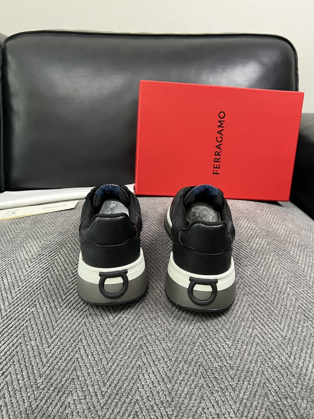 Ferragamo  高品质  顶级工艺品  菲拉格慕   专柜同步发售原厂配置，意大利进口原版牛皮，进口水染牛里 ，鞋