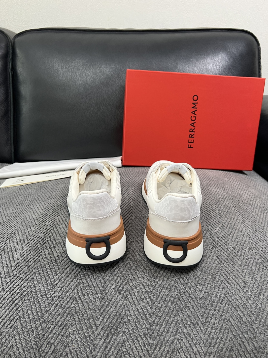 Ferragamo  高品质  顶级工艺品  菲拉格慕   专柜同步发售原厂配置，意大利进口原版牛皮，进口水染牛里 ，鞋