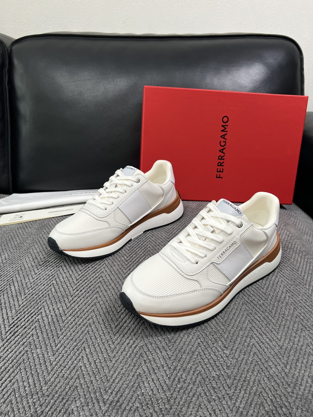 Ferragamo  高品质  顶级工艺品  菲拉格慕   专柜同步发售原厂配置，意大利进口原版牛皮，进口水染牛里 ，鞋