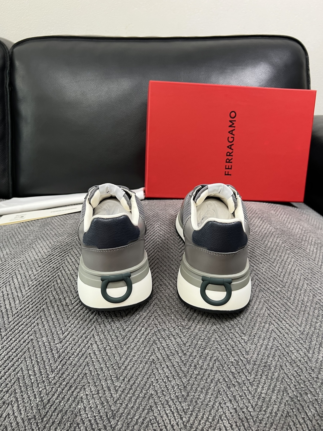 Ferragamo  高品质  顶级工艺品  菲拉格慕   专柜同步发售原厂配置，意大利进口原版牛皮，进口水染牛里 ，鞋