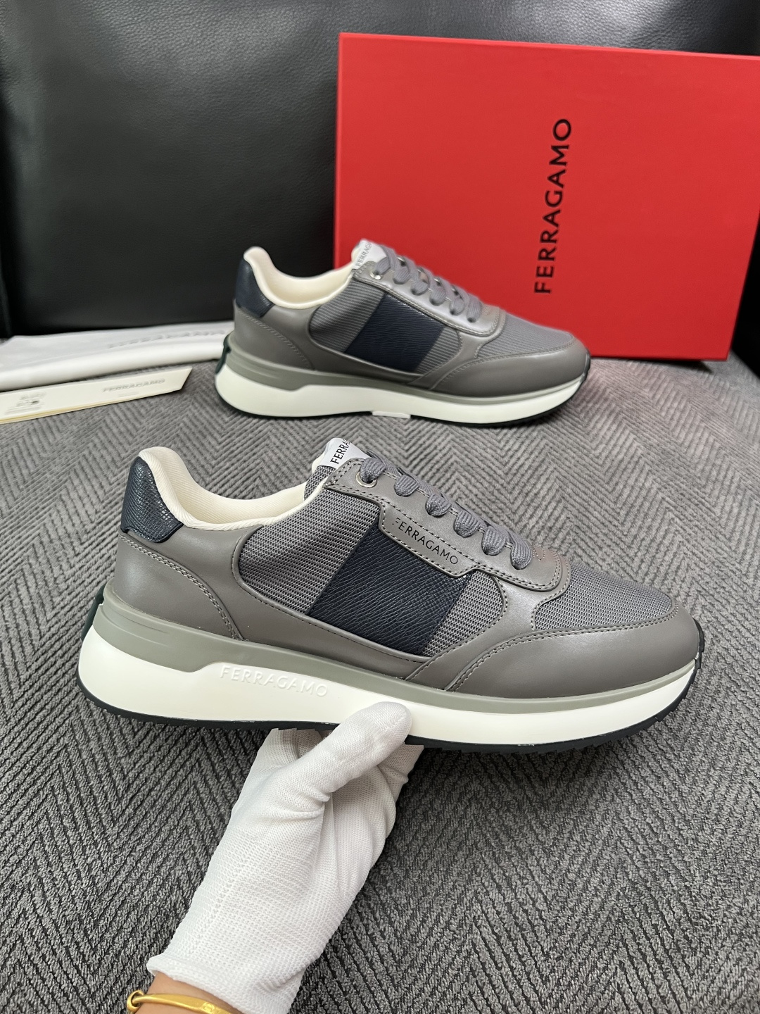 Ferragamo  高品质  顶级工艺品  菲拉格慕   专柜同步发售原厂配置，意大利进口原版牛皮，进口水染牛里 ，鞋