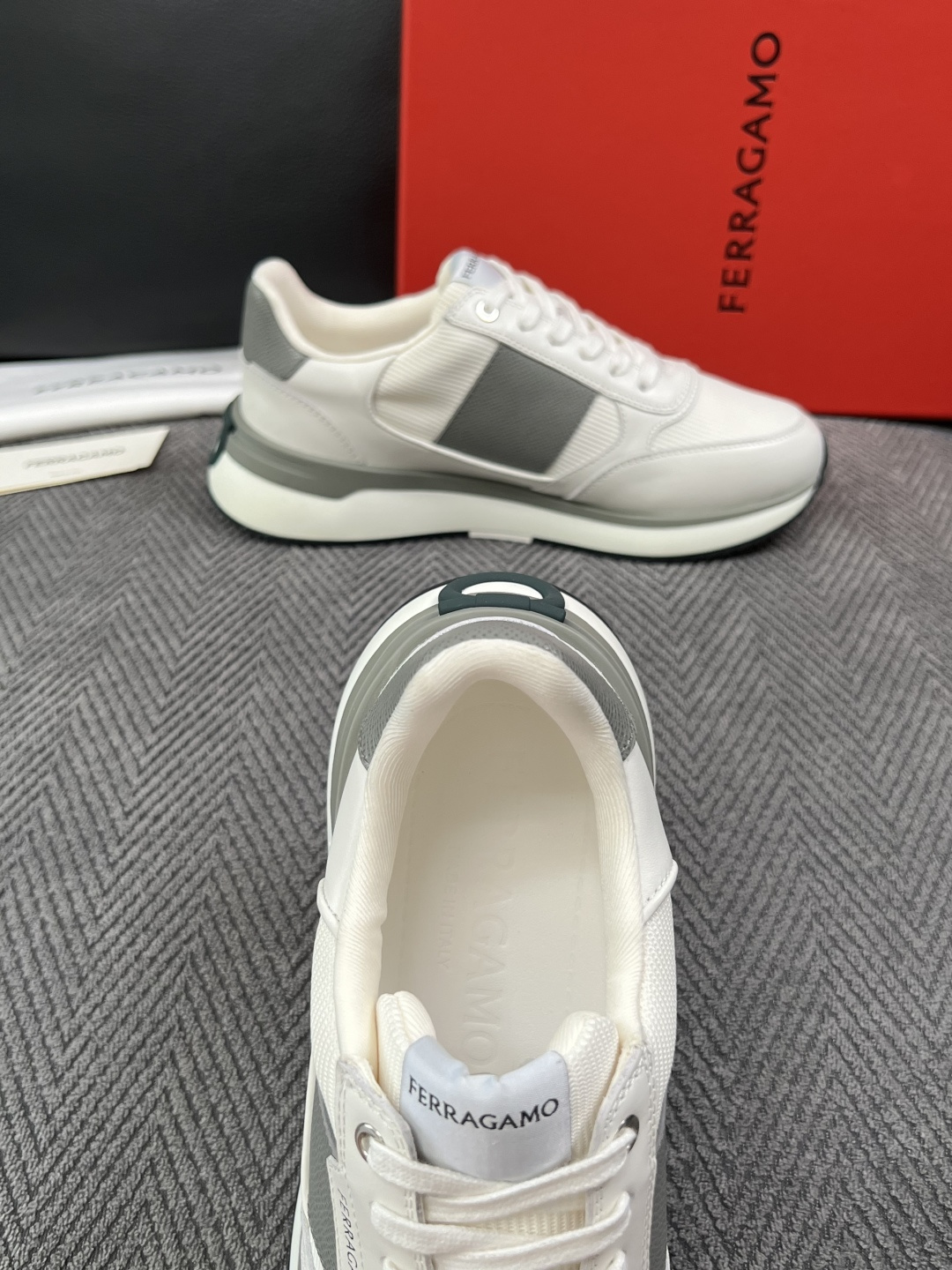 Ferragamo  高品质  顶级工艺品  菲拉格慕   专柜同步发售原厂配置，意大利进口原版牛皮，进口水染牛里 ，鞋