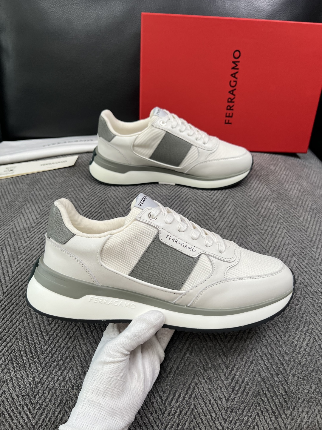 Ferragamo  高品质  顶级工艺品  菲拉格慕   专柜同步发售原厂配置，意大利进口原版牛皮，进口水染牛里 ，鞋