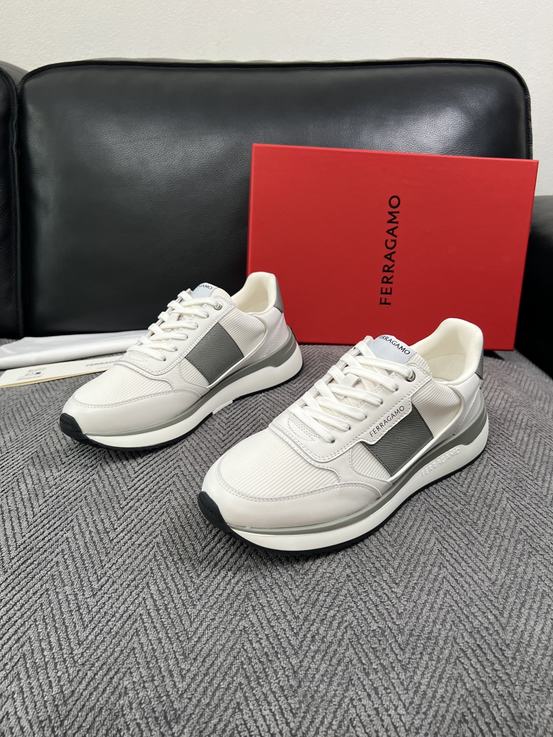 Ferragamo  高品质  顶级工艺品  菲拉格慕   专柜同步发售原厂配置，意大利进口原版牛皮，进口水染牛里 ，鞋