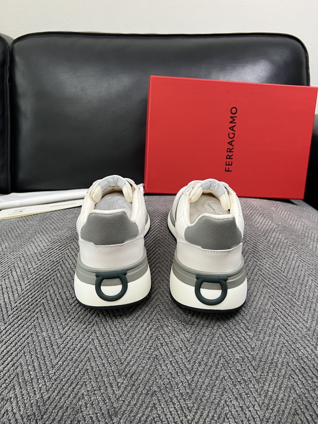 Ferragamo  高品质  顶级工艺品  菲拉格慕   专柜同步发售原厂配置，意大利进口原版牛皮，进口水染牛里 ，鞋