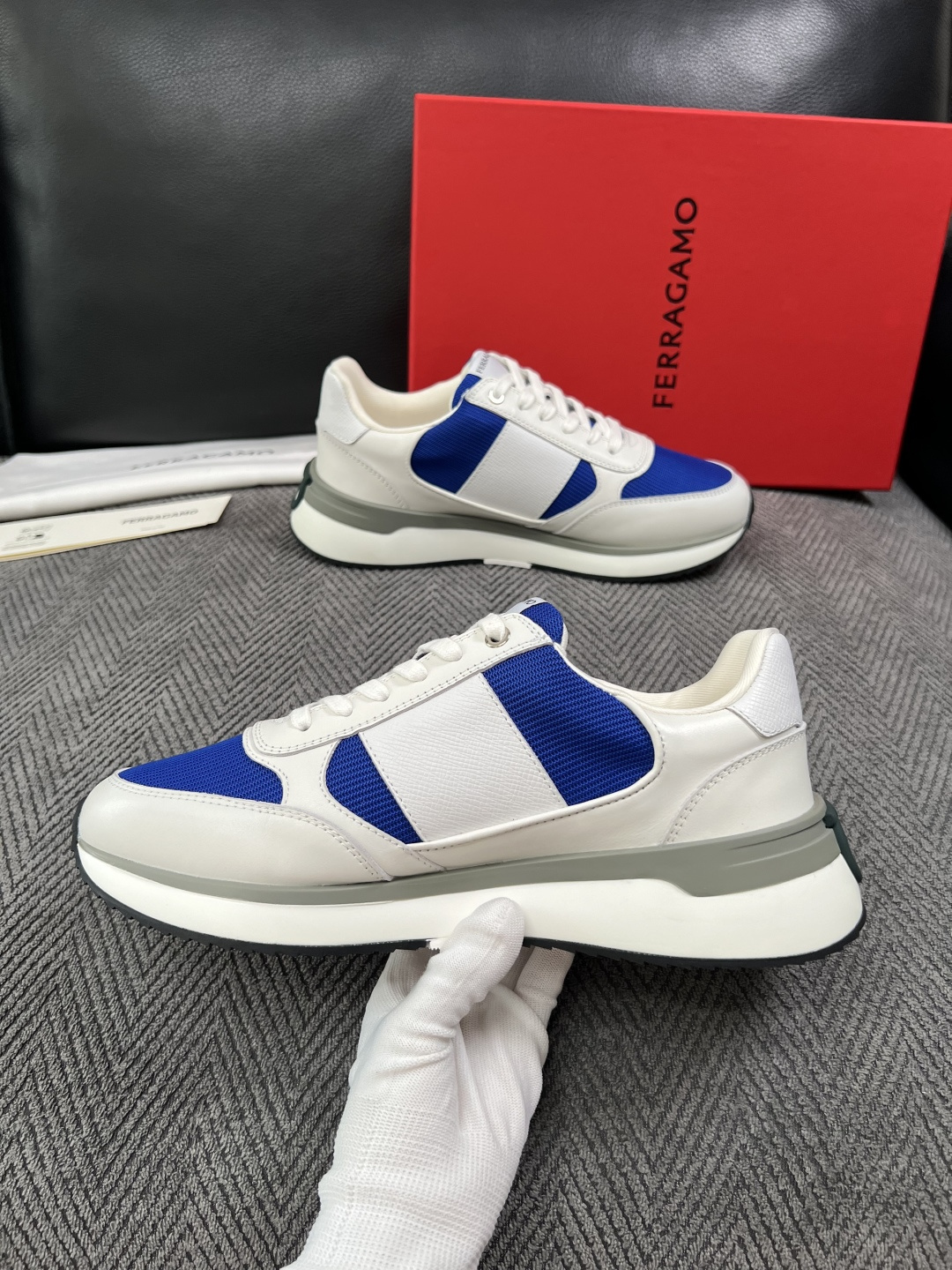 Ferragamo  高品质  顶级工艺品  菲拉格慕   专柜同步发售原厂配置，意大利进口原版牛皮，进口水染牛里 ，鞋