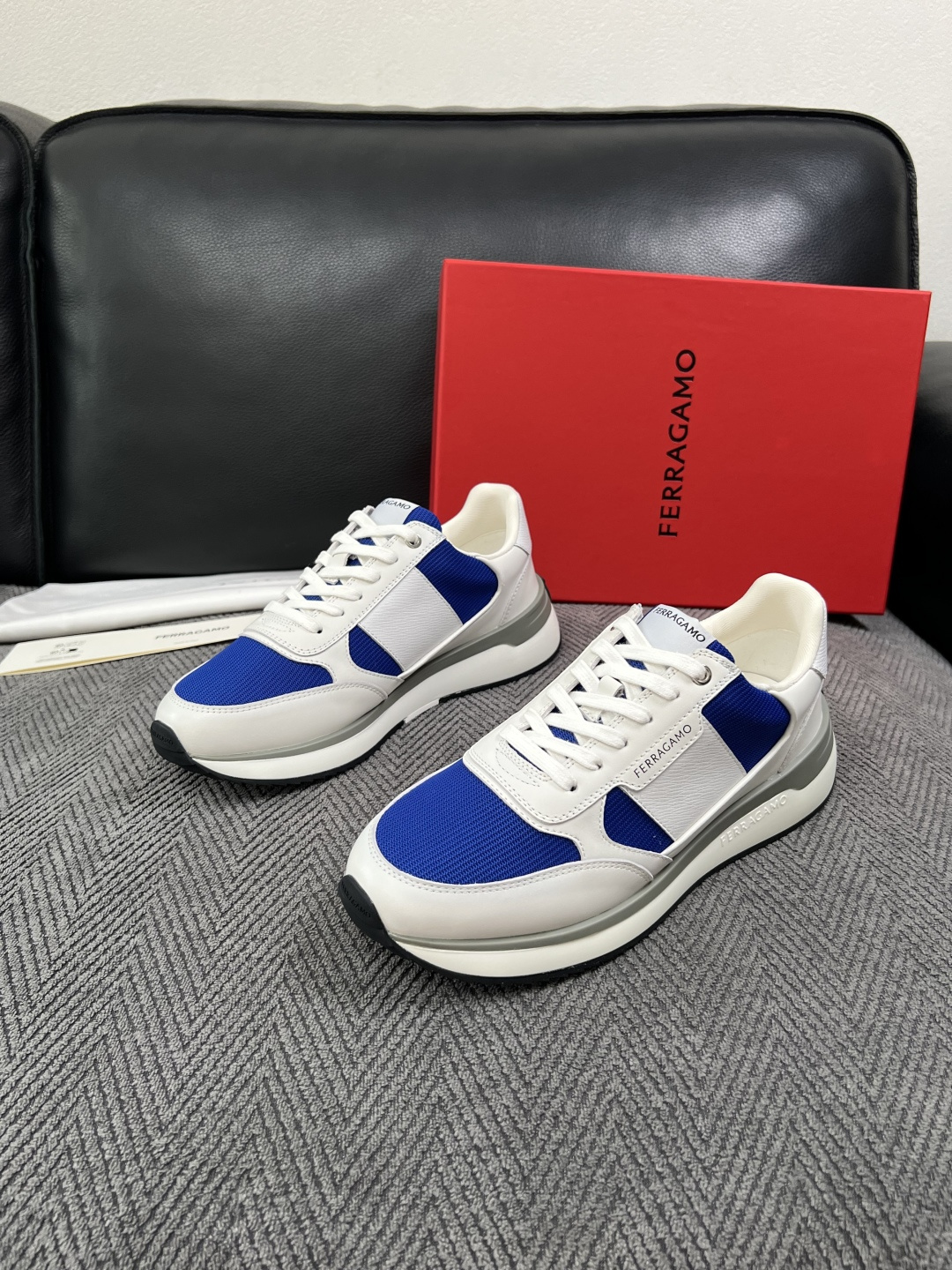 Ferragamo  高品质  顶级工艺品  菲拉格慕   专柜同步发售原厂配置，意大利进口原版牛皮，进口水染牛里 ，鞋