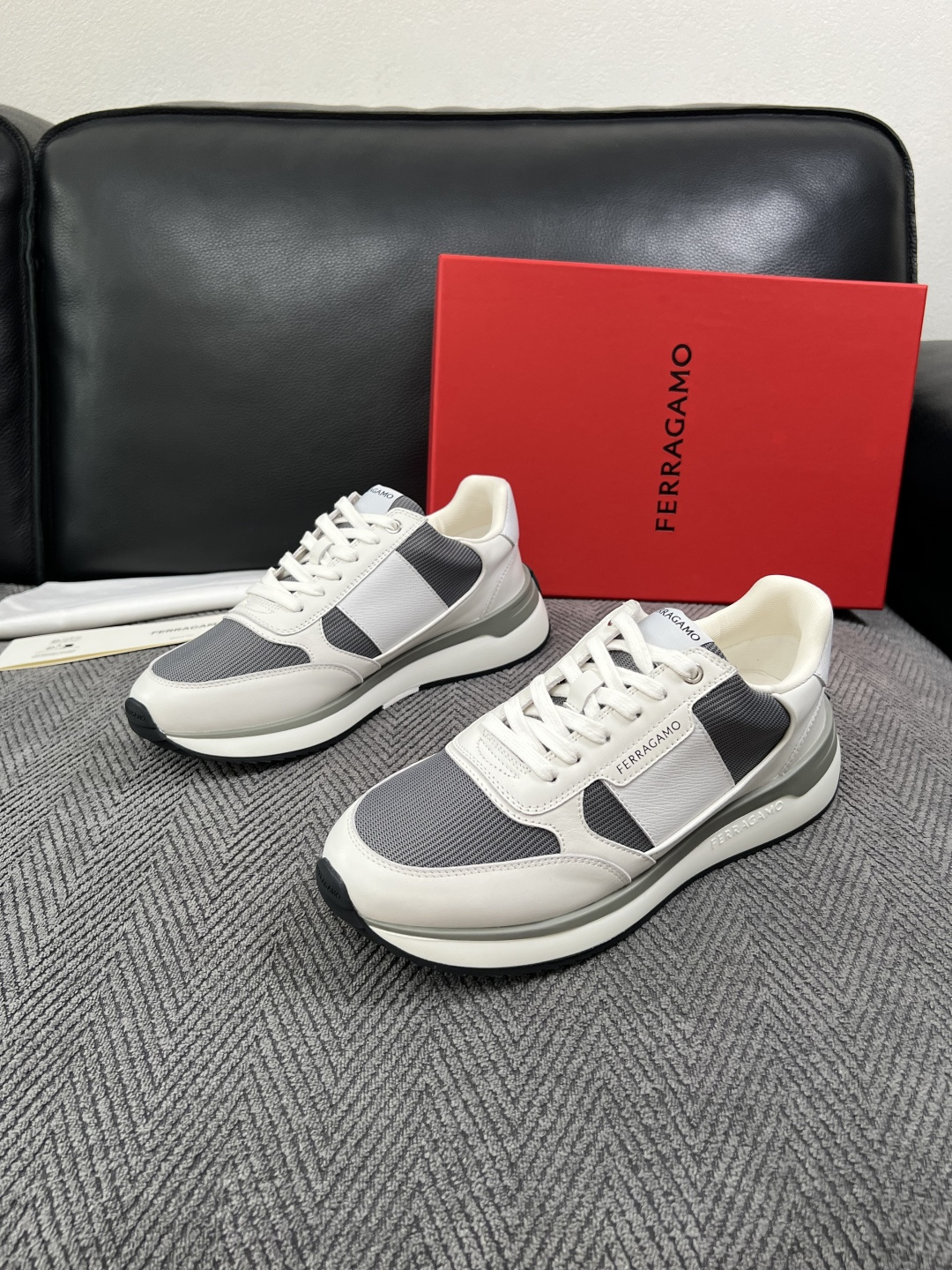 Ferragamo  高品质  顶级工艺品  菲拉格慕   专柜同步发售原厂配置，意大利进口原版牛皮，进口水染牛里 ，鞋