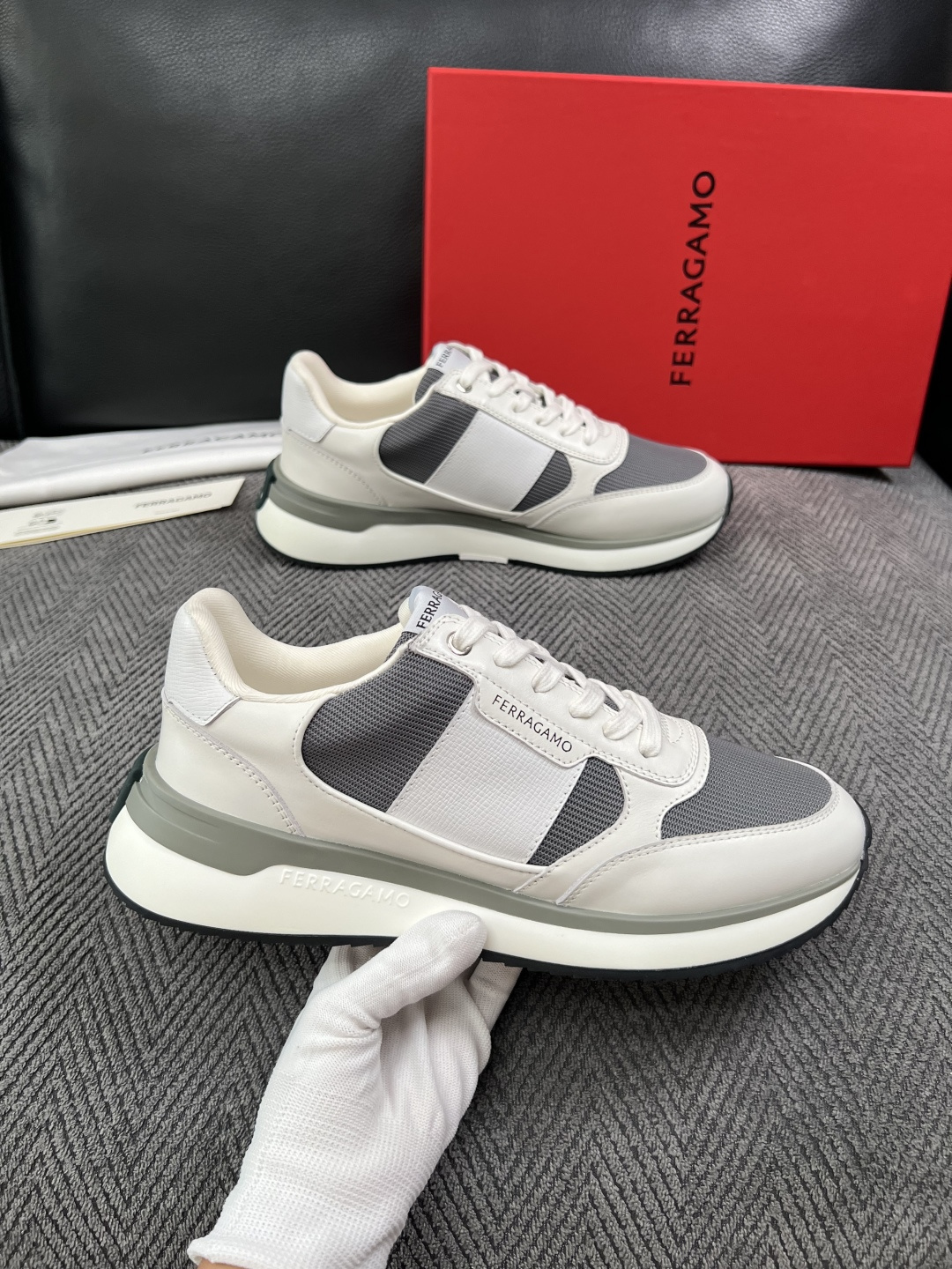 Ferragamo  高品质  顶级工艺品  菲拉格慕   专柜同步发售原厂配置，意大利进口原版牛皮，进口水染牛里 ，鞋