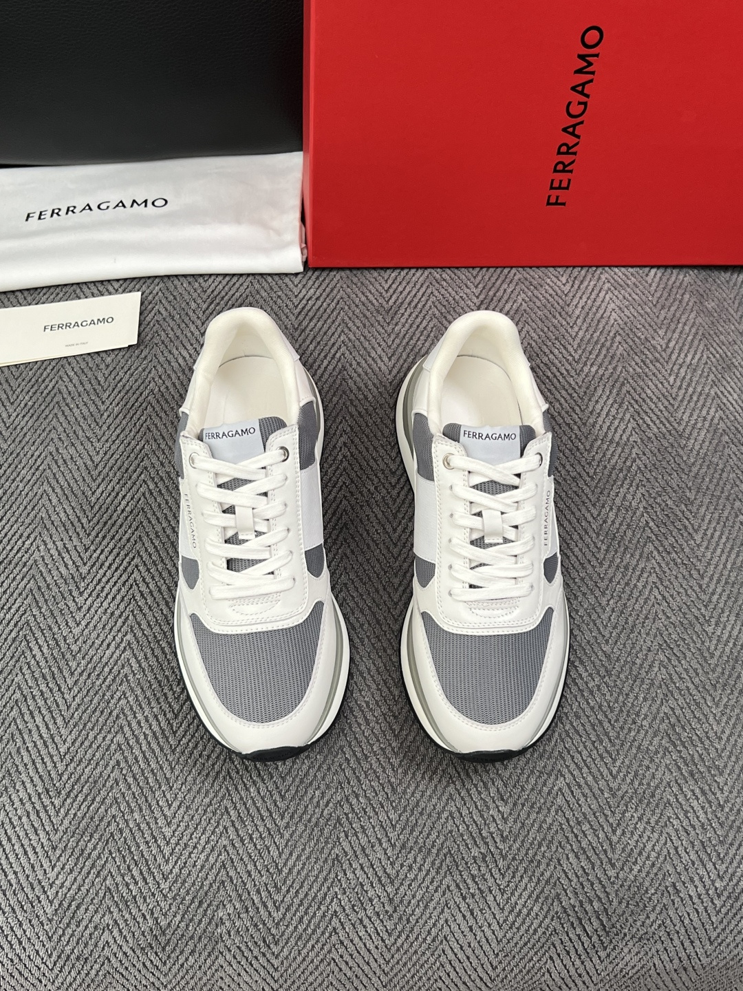 Ferragamo  高品质  顶级工艺品  菲拉格慕   专柜同步发售原厂配置，意大利进口原版牛皮，进口水染牛里 ，鞋