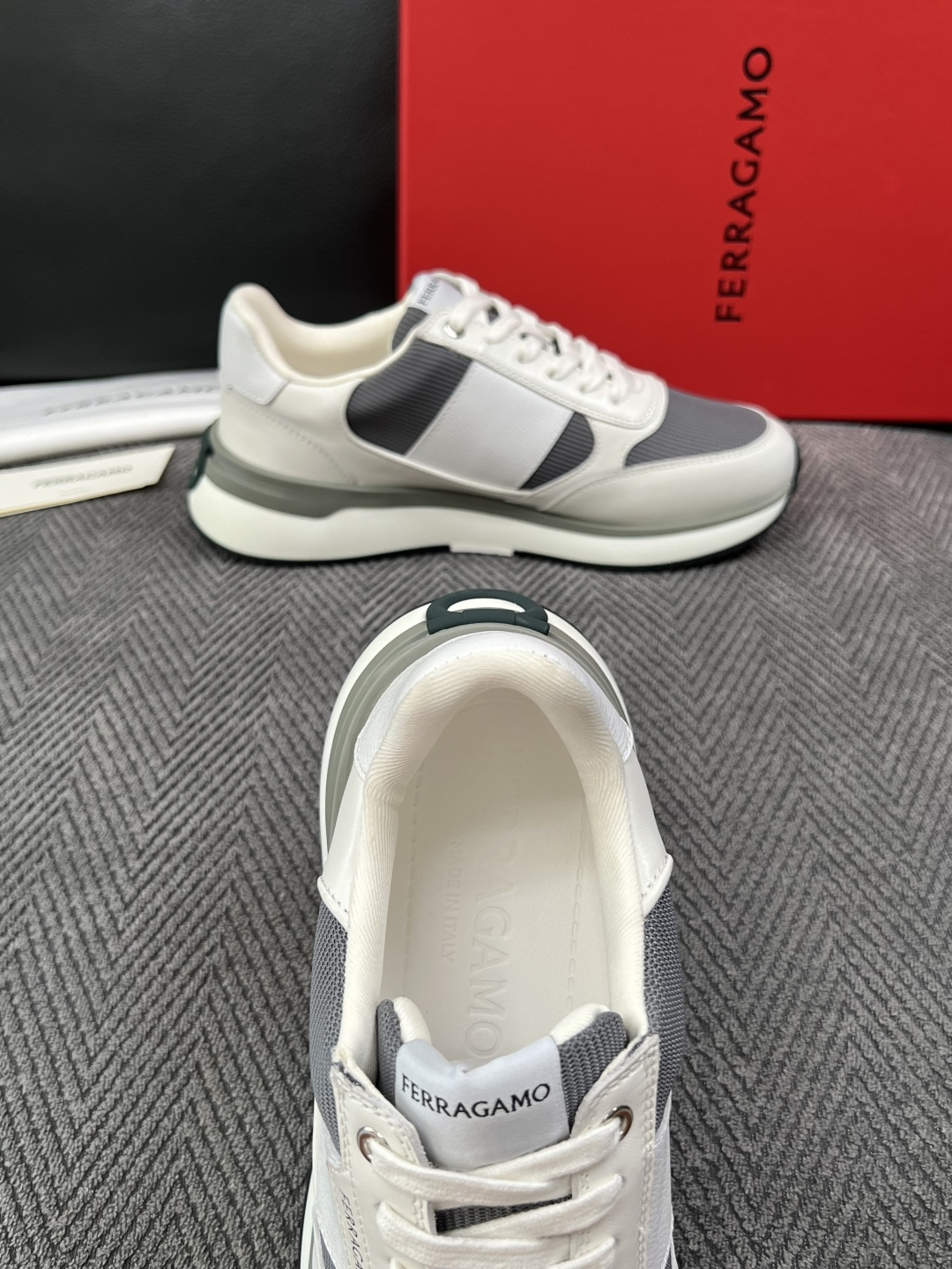 Ferragamo  高品质  顶级工艺品  菲拉格慕   专柜同步发售原厂配置，意大利进口原版牛皮，进口水染牛里 ，鞋