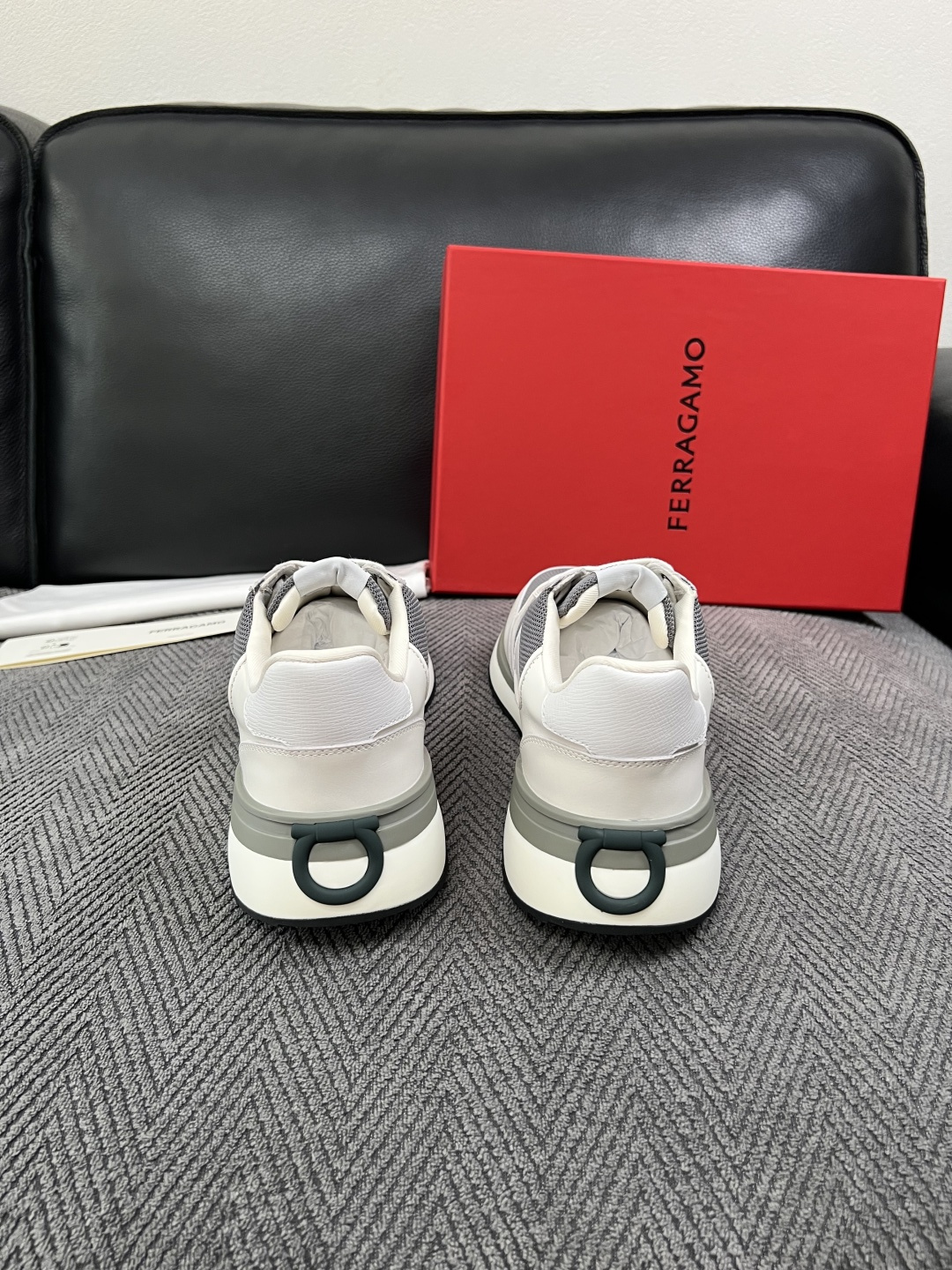 Ferragamo  高品质  顶级工艺品  菲拉格慕   专柜同步发售原厂配置，意大利进口原版牛皮，进口水染牛里 ，鞋