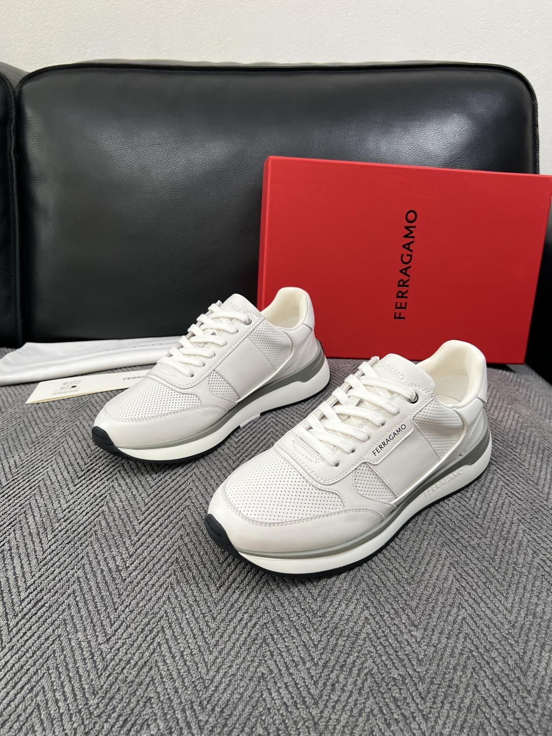 Ferragamo  高品质  顶级工艺品  菲拉格慕   专柜同步发售原厂配置，意大利进口原版牛皮，进口水染牛里 ，鞋
