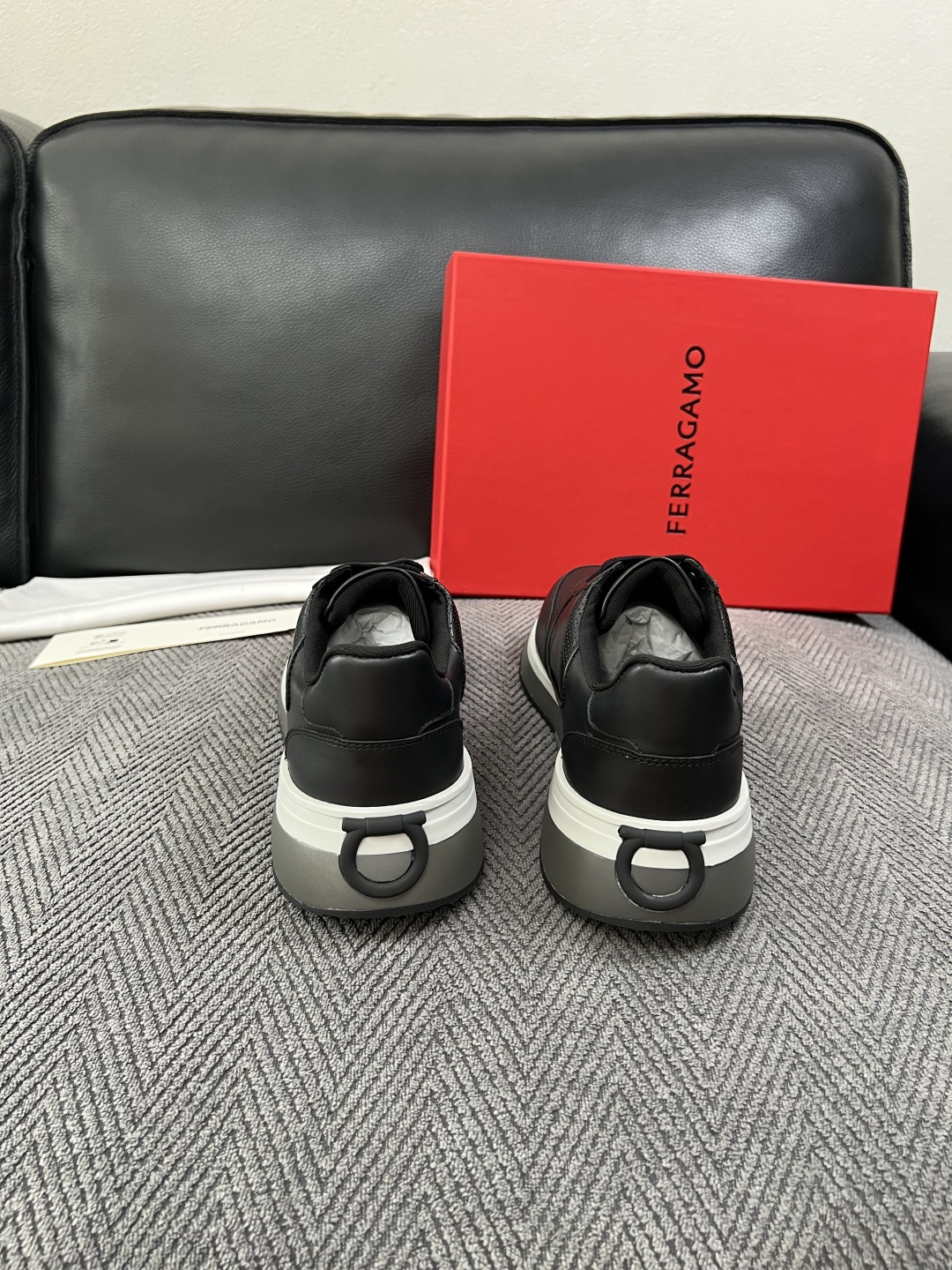 Ferragamo  高品质  顶级工艺品  菲拉格慕   专柜同步发售原厂配置，意大利进口原版牛皮，进口水染牛里 ，鞋