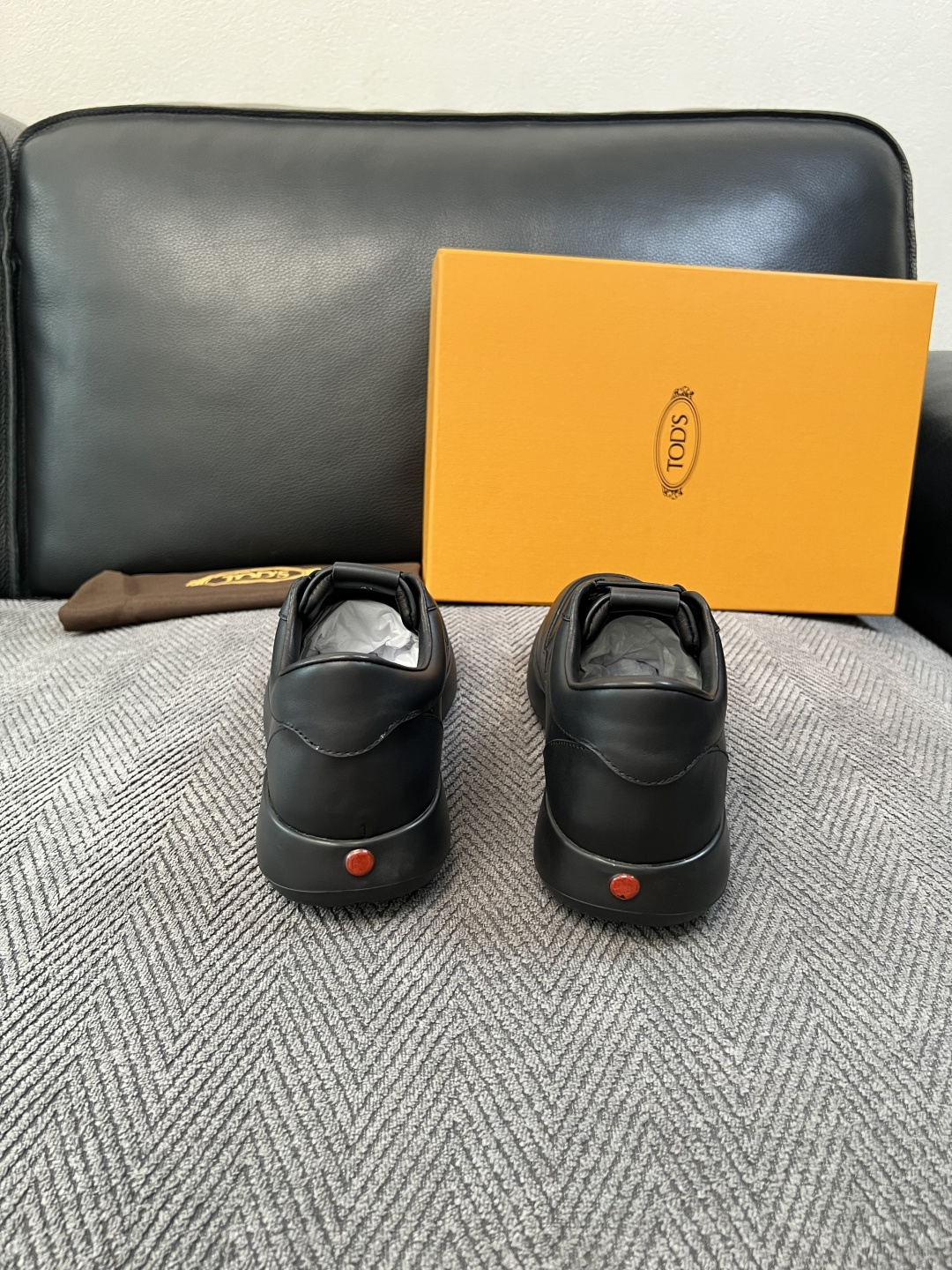 Tods  高品质  顶级工艺品  托德斯  专柜新款原厂配置，意大利进口牛皮拼布面料，进口牛里垫，透气舒适，鞋底：原厂